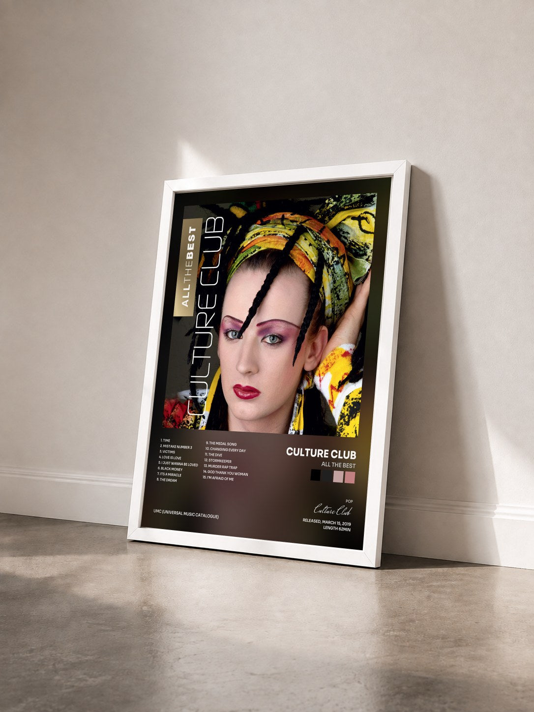 #blanc Tableau de l'album All The Best de Culture Club vu de trois quarts, cadre blanc