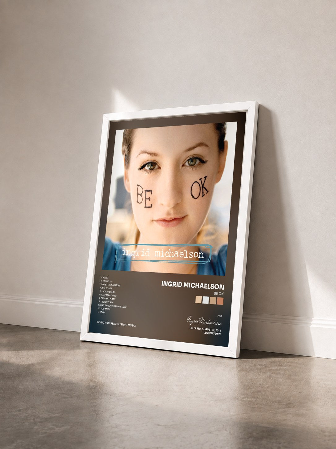 #blanc Tableau de l'album Be OK de Ingrid Michaelson vu de trois quarts, cadre blanc