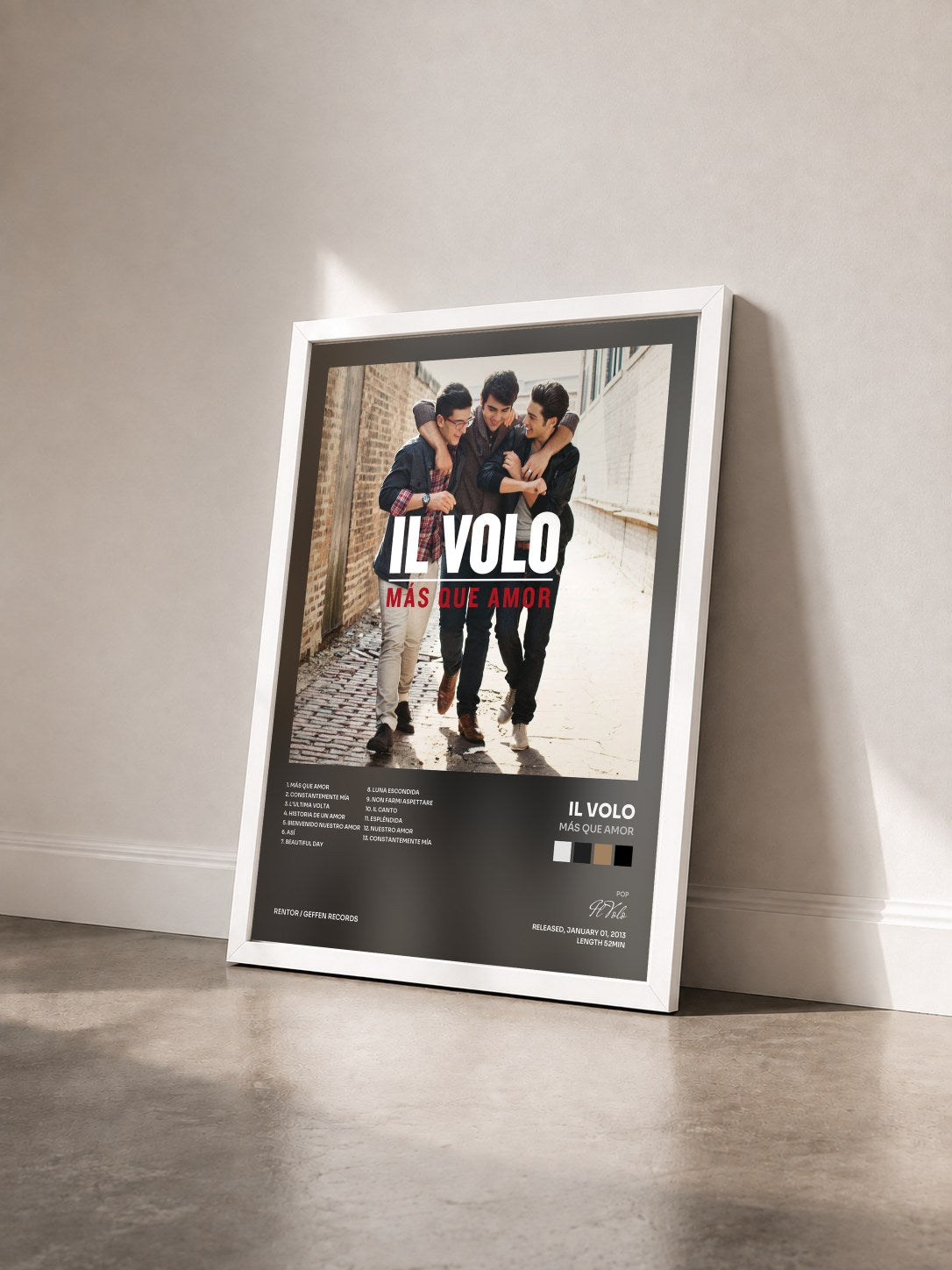 #blanc Tableau de l'album Más Que Amor de Il Volo vu de trois quarts, cadre blanc