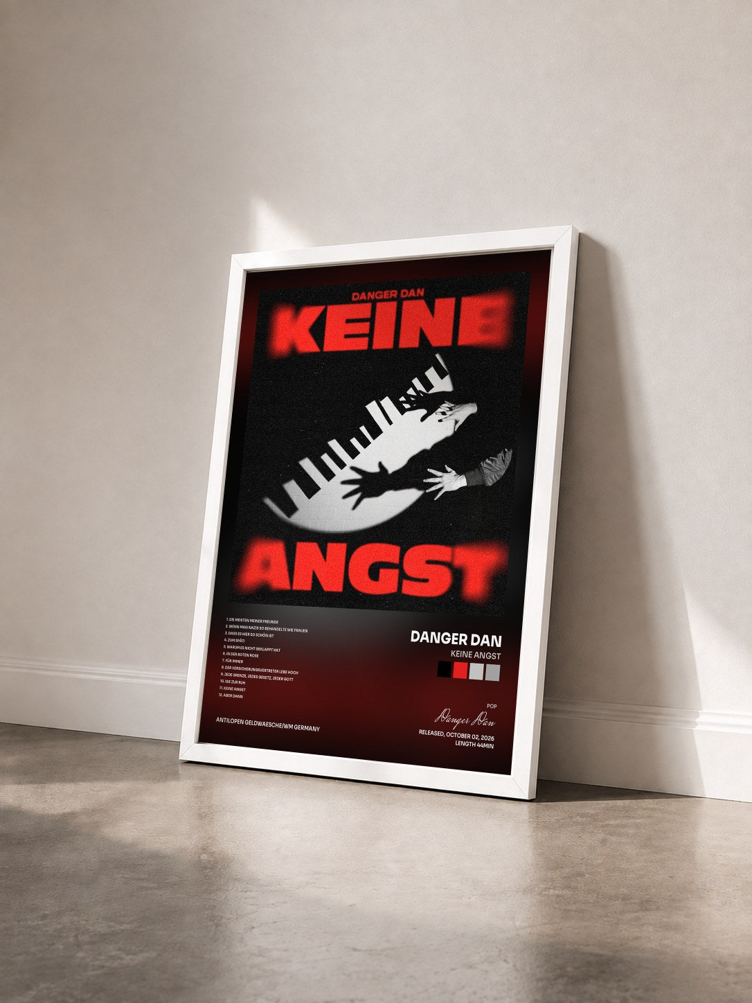 #blanc Tableau de l'album Keine Angst de Danger Dan vu de trois quarts, cadre blanc