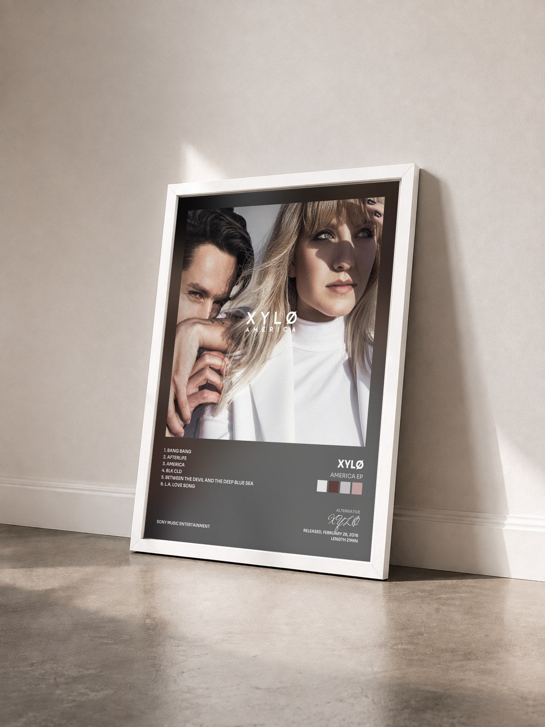 #blanc Tableau de l'album America EP de XYLØ vu de trois quarts, cadre blanc