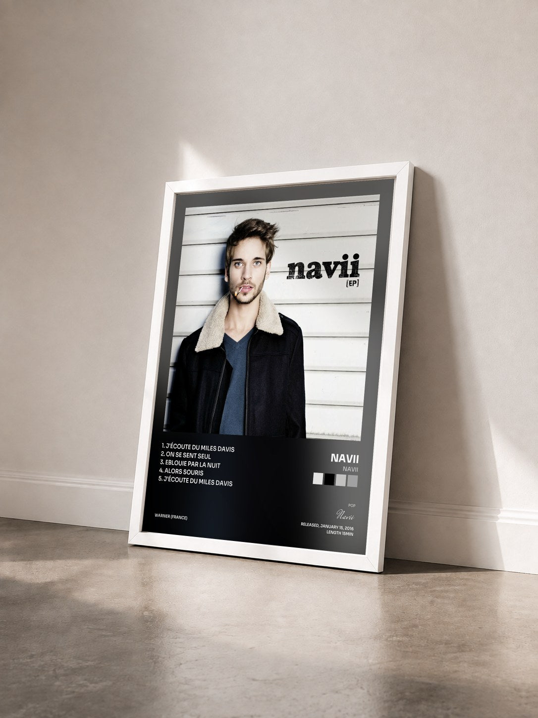 #blanc Tableau de l'album Navii de Navii vu de trois quarts, cadre blanc
