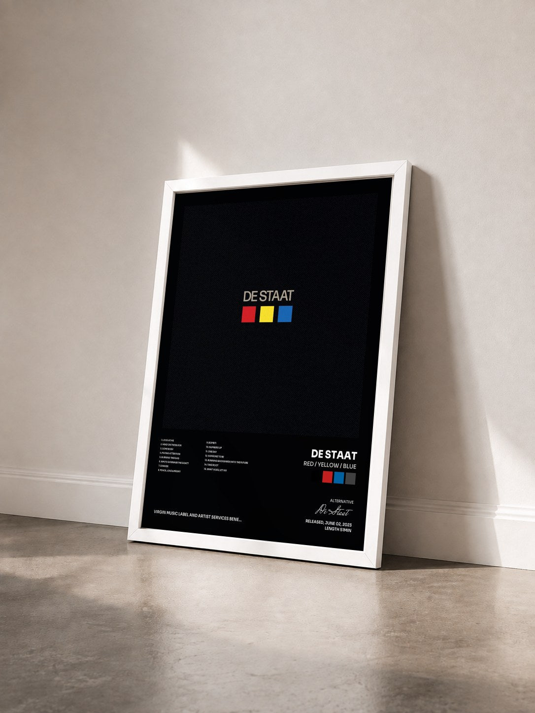 #blanc Tableau de l'album Red / Yellow / Blue de De Staat vu de trois quarts, cadre blanc