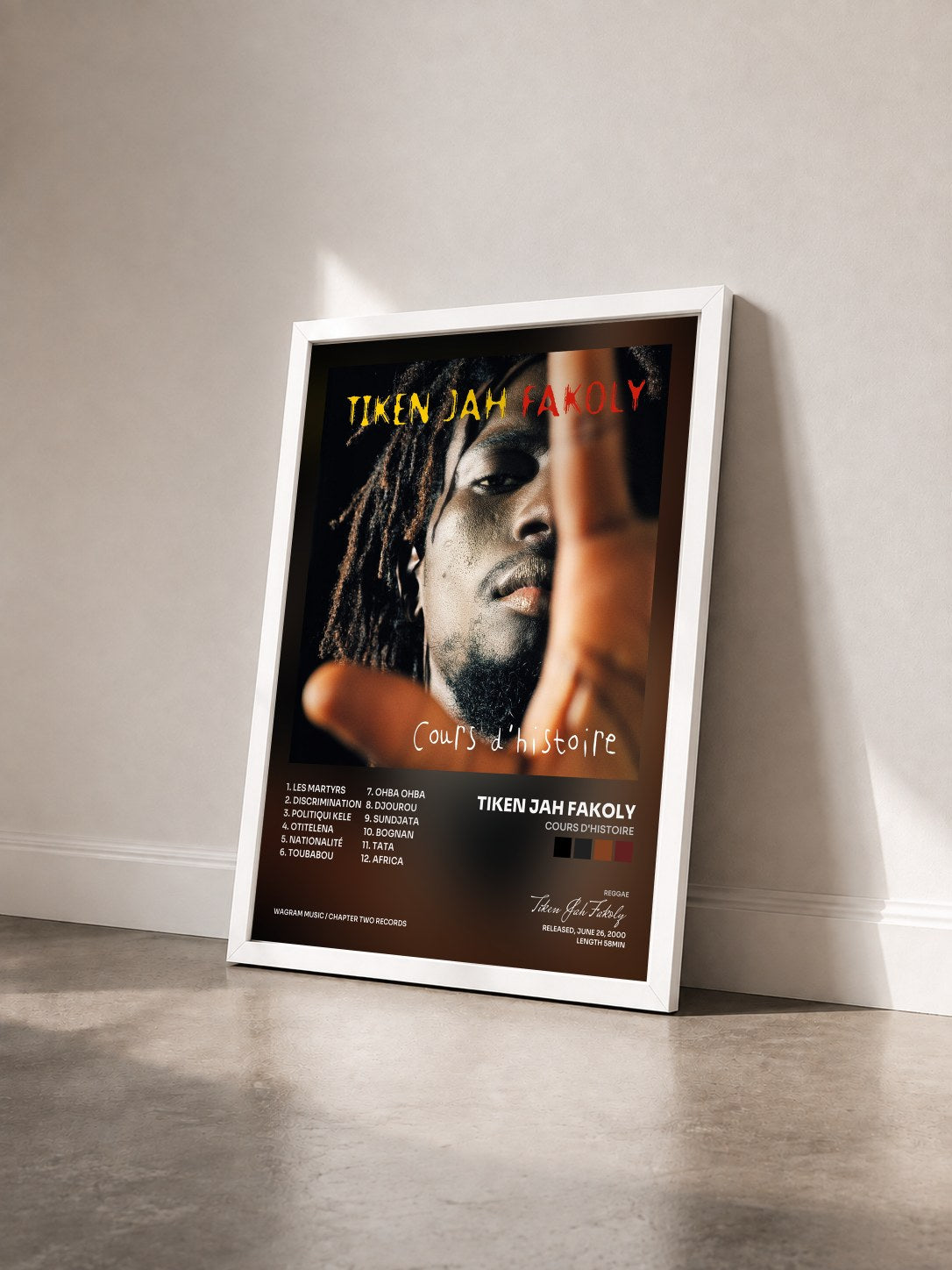 #blanc Tableau de l'album Cours d'Histoire de Tiken Jah Fakoly vu de trois quarts, cadre blanc