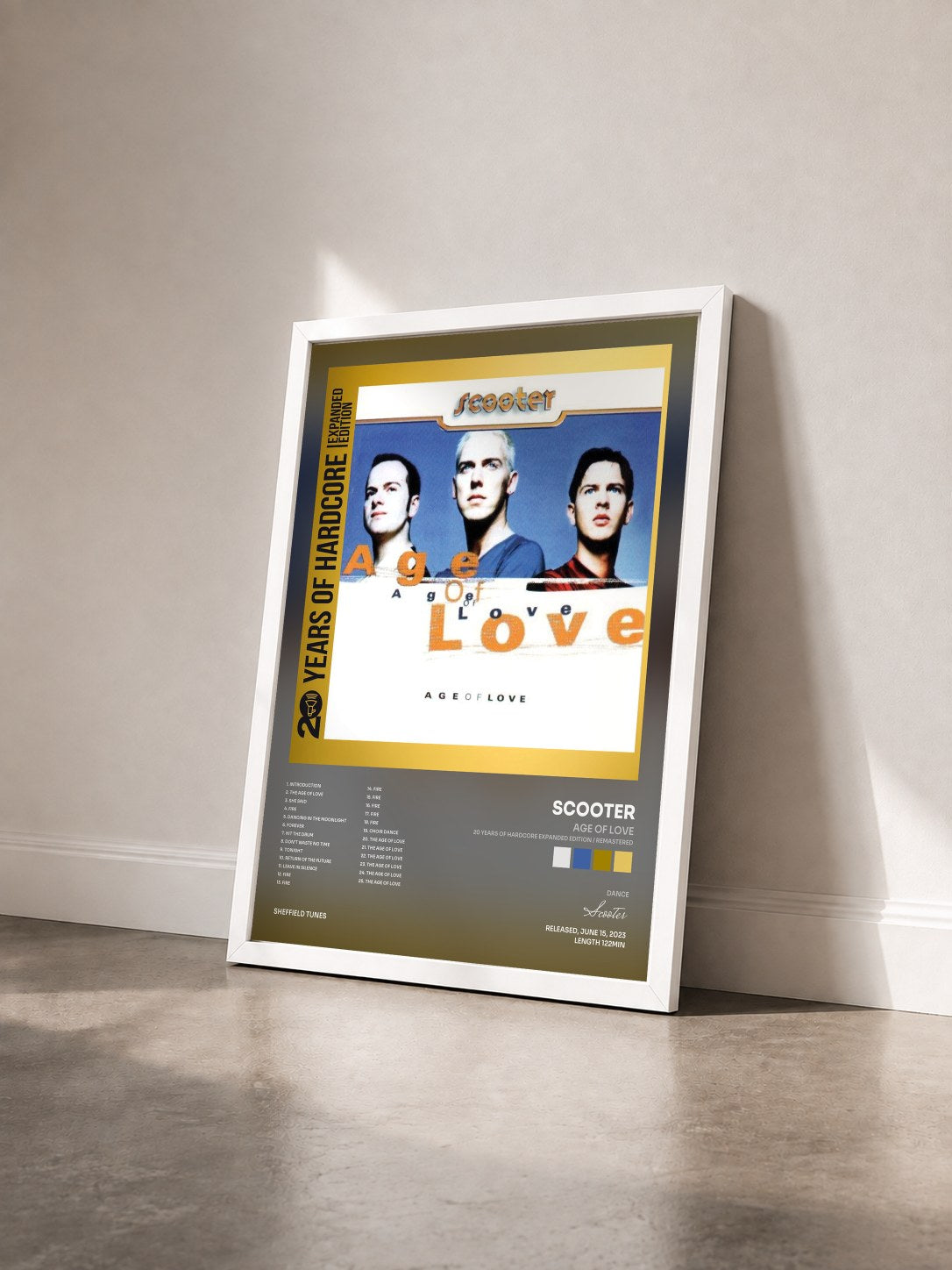 #blanc Tableau de l'album Age Of Love (20 Years Of Hardcore Expanded Edition / Remastered) de Scooter vu de trois quarts, cadre blanc