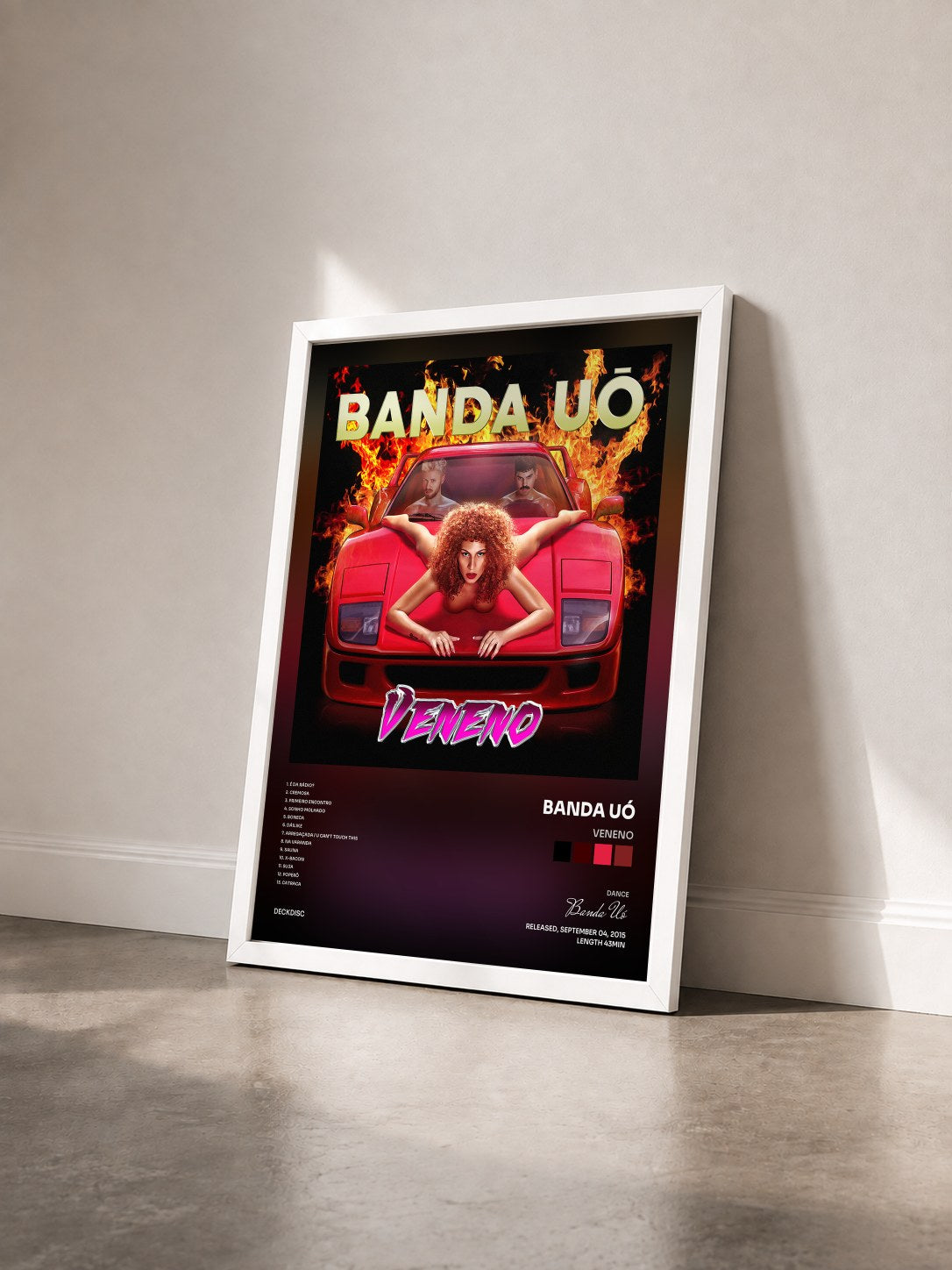 #blanc Tableau de l'album Veneno de Banda Uó vu de trois quarts, cadre blanc
