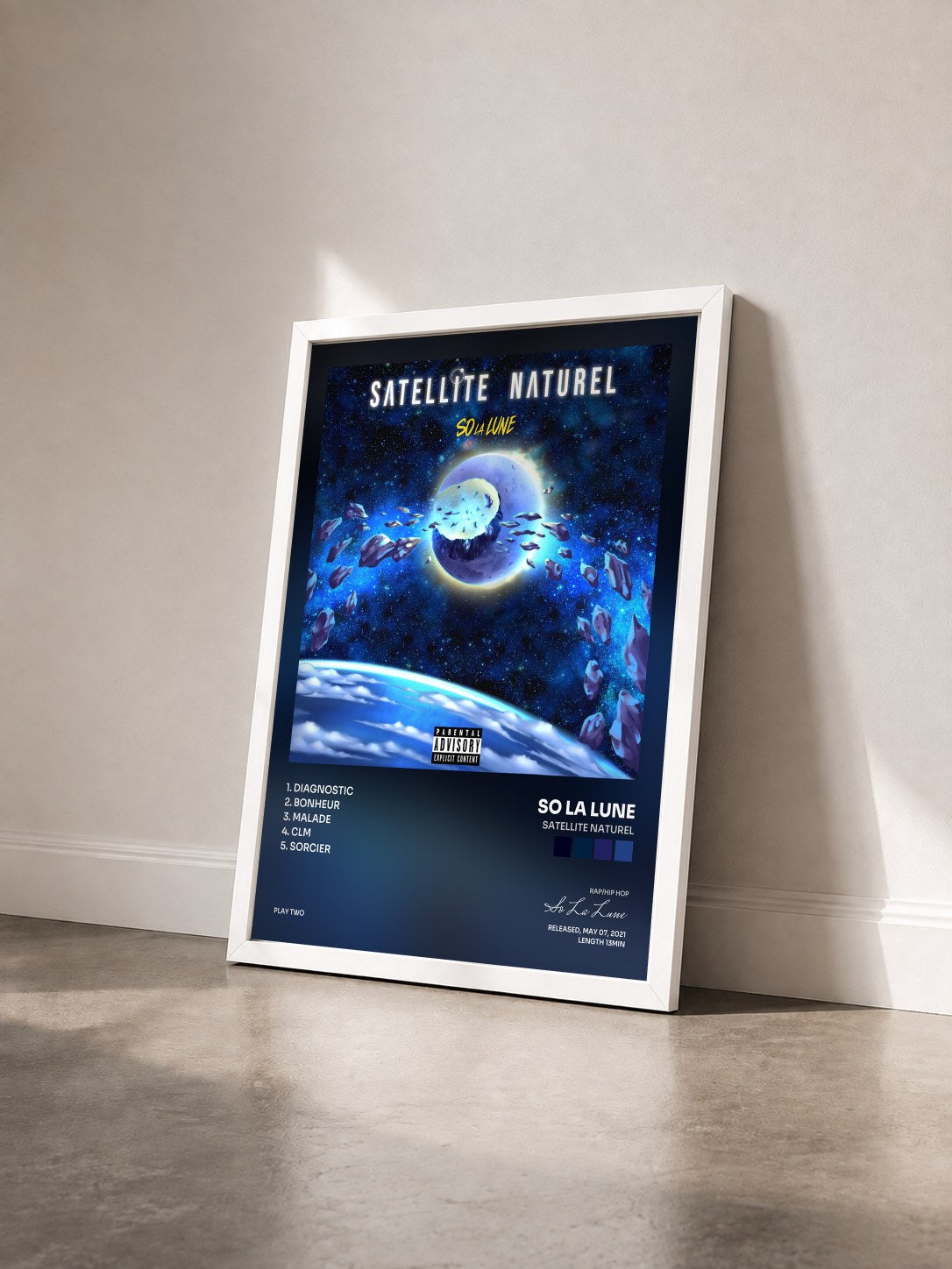 #blanc Tableau de l'album Satellite naturel de So La Lune vu de trois quarts, cadre blanc