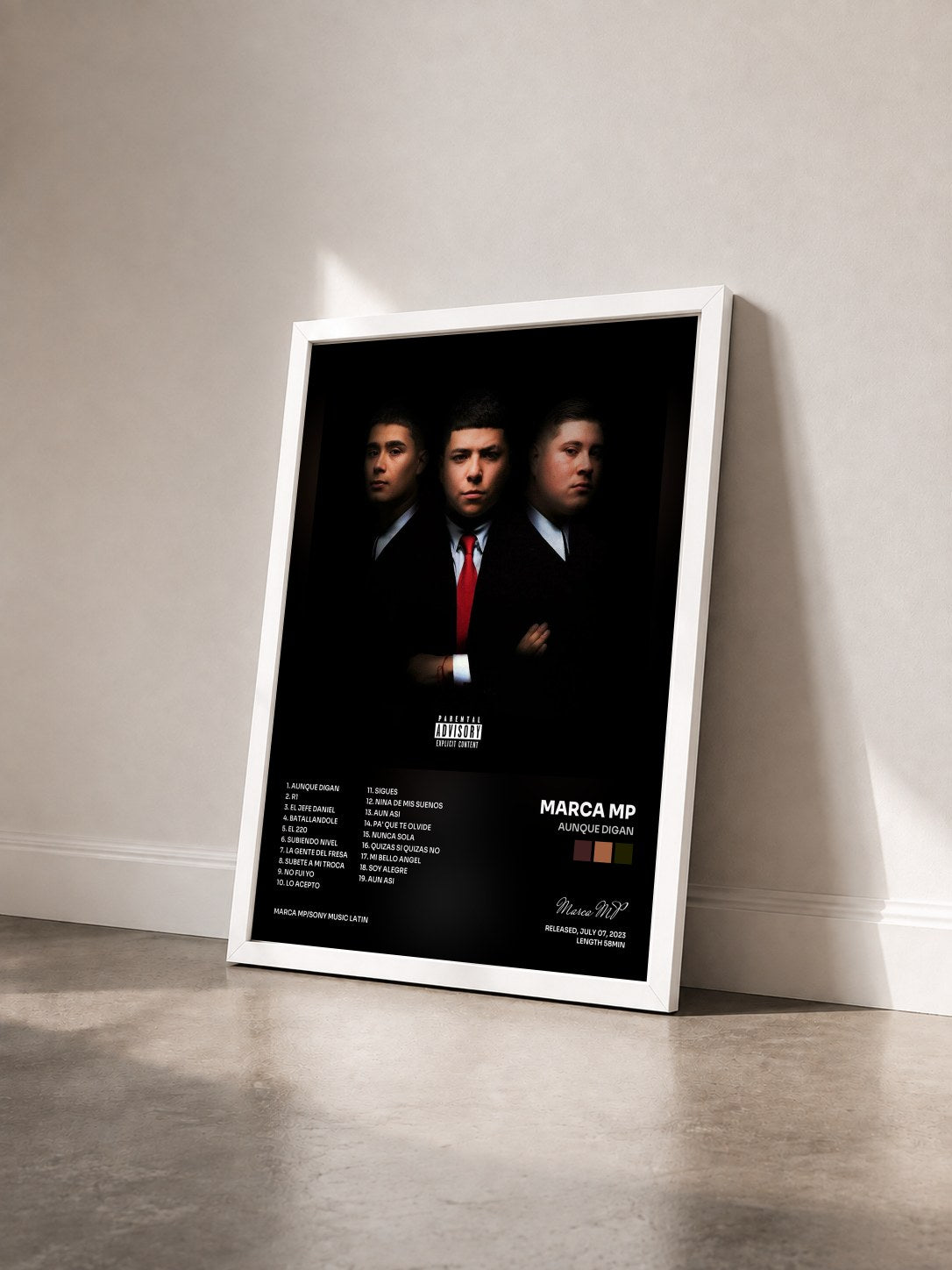 #blanc Tableau de l'album Aunque Digan de Marca MP vu de trois quarts, cadre blanc