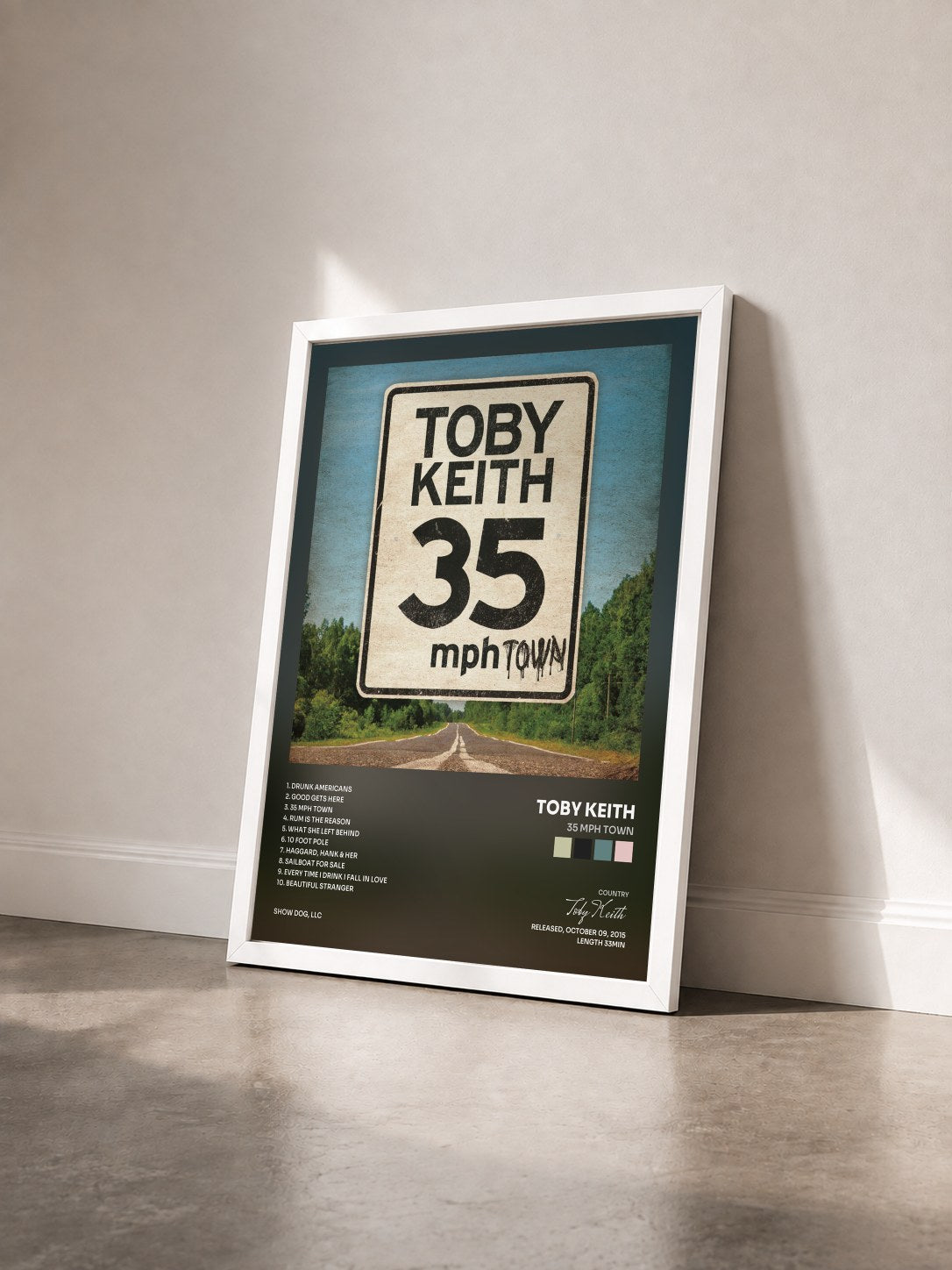 #blanc Tableau de l'album 35 mph Town de Toby Keith vu de trois quarts, cadre blanc