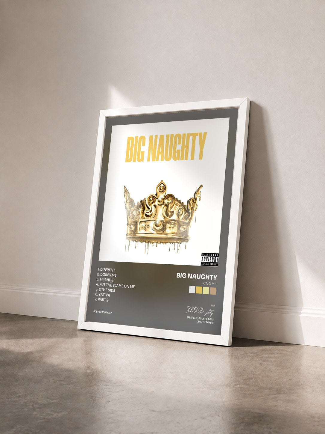 #blanc Tableau de l'album King Me de BIG Naughty vu de trois quarts, cadre blanc
