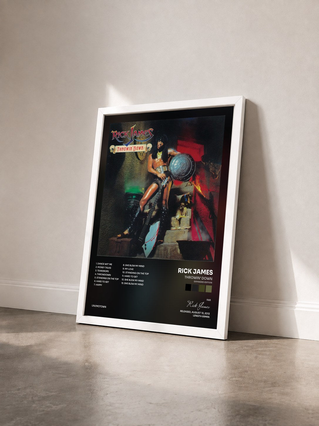 #blanc Tableau de l'album Throwin' Down (Expanded Edition) de Rick James vu de trois quarts, cadre blanc