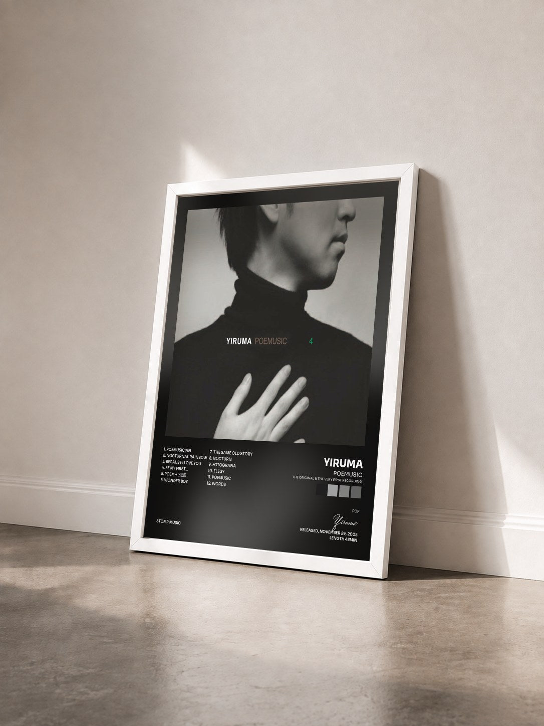 #blanc Tableau de l'album Poemusic (The Original & the Very First Recording) de Yiruma vu de trois quarts, cadre blanc