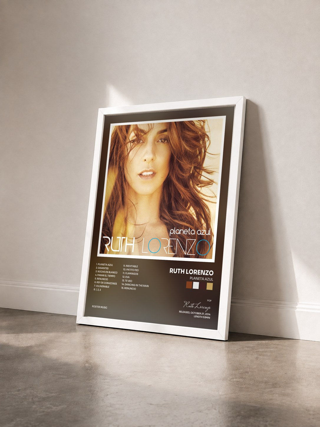 #blanc Tableau de l'album Planeta Azul de Ruth Lorenzo vu de trois quarts, cadre blanc