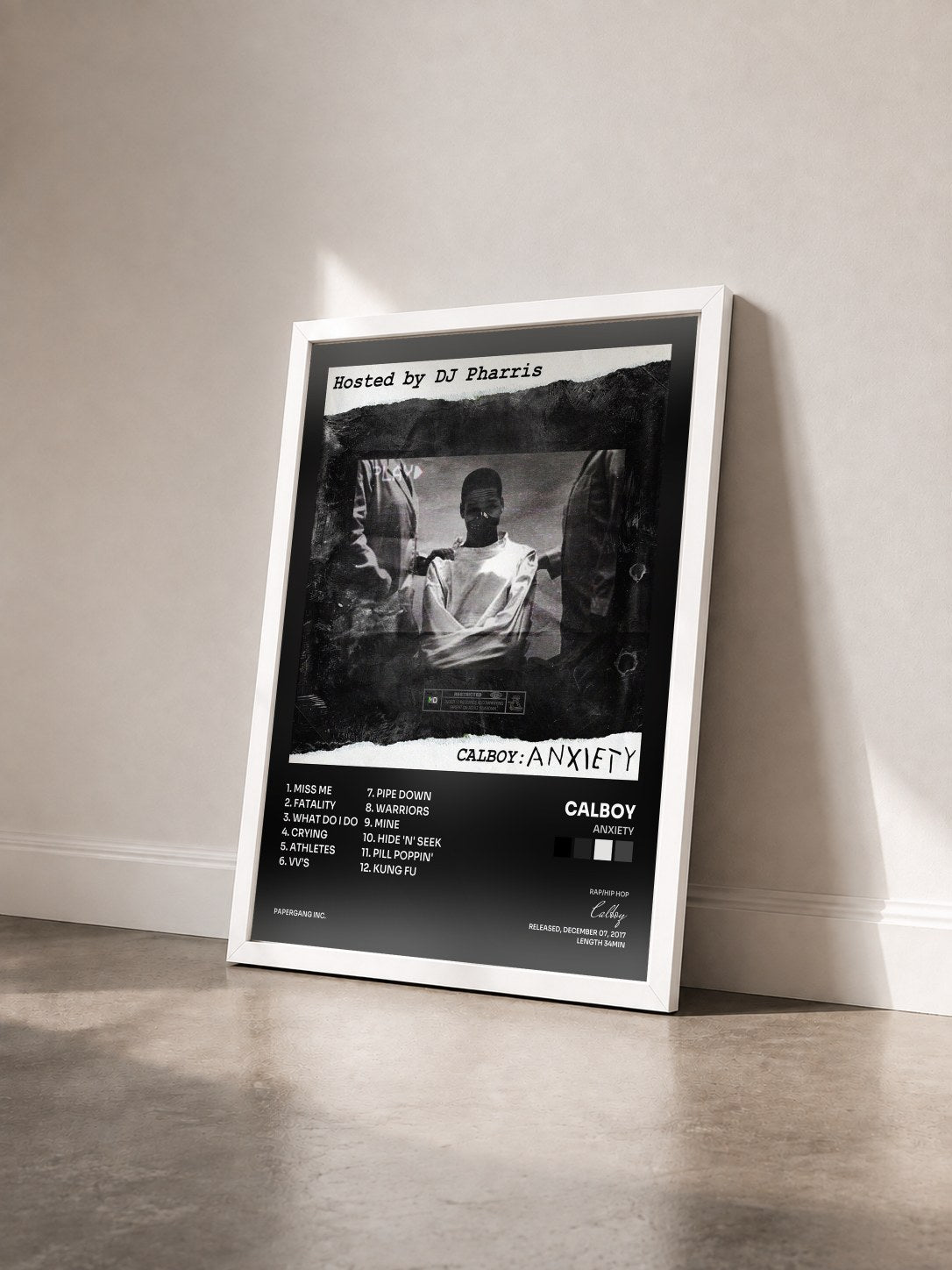 #blanc Tableau de l'album Anxiety de Calboy vu de trois quarts, cadre blanc