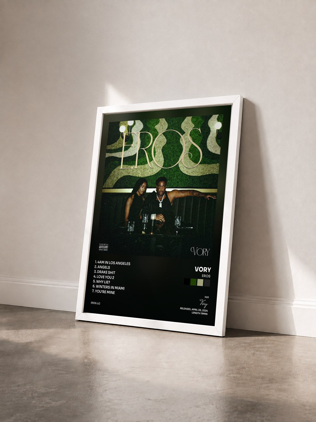 #blanc Tableau de l'album EROS de Vory vu de trois quarts, cadre blanc