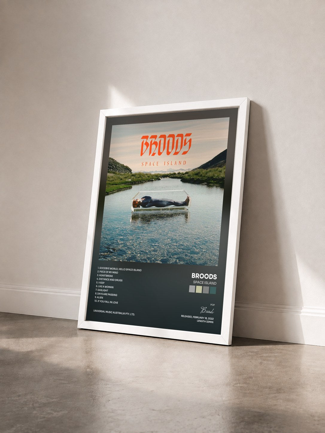 #blanc Tableau de l'album Space Island de Broods vu de trois quarts, cadre blanc