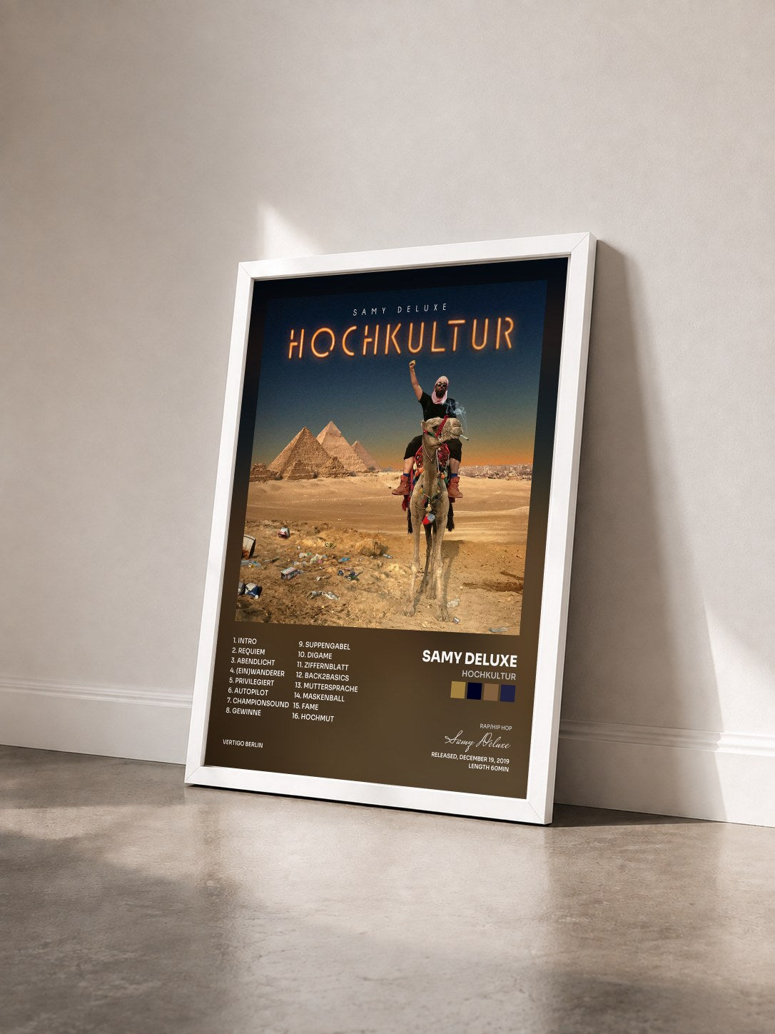 #blanc Tableau de l'album Hochkultur de Samy Deluxe vu de trois quarts, cadre blanc
