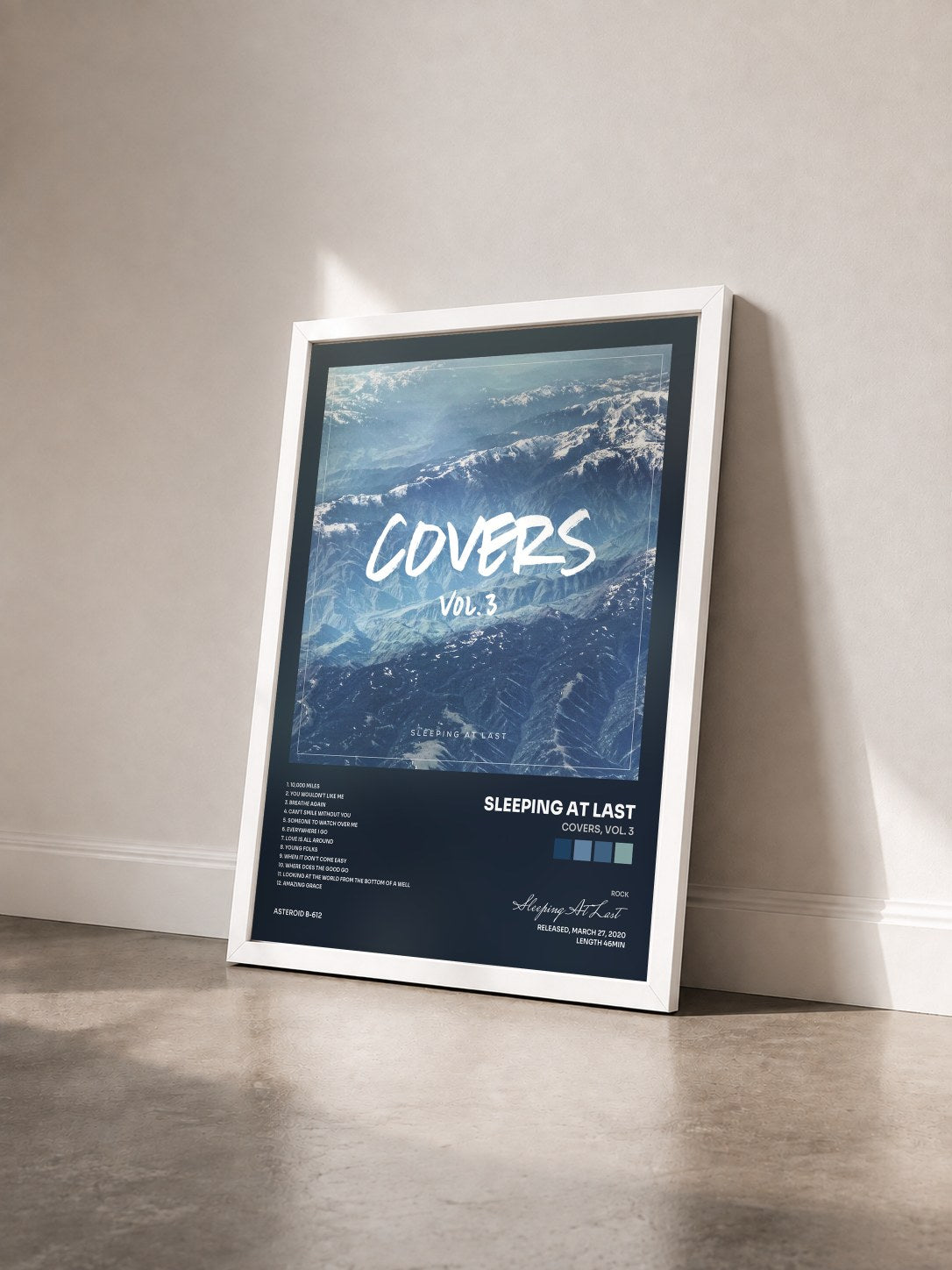 #blanc Tableau de l'album Covers, Vol. 3 de Sleeping At Last vu de trois quarts, cadre blanc