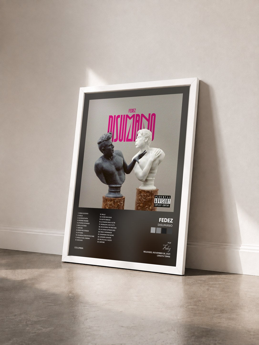 #blanc Tableau de l'album DISUMANO de Fedez vu de trois quarts, cadre blanc