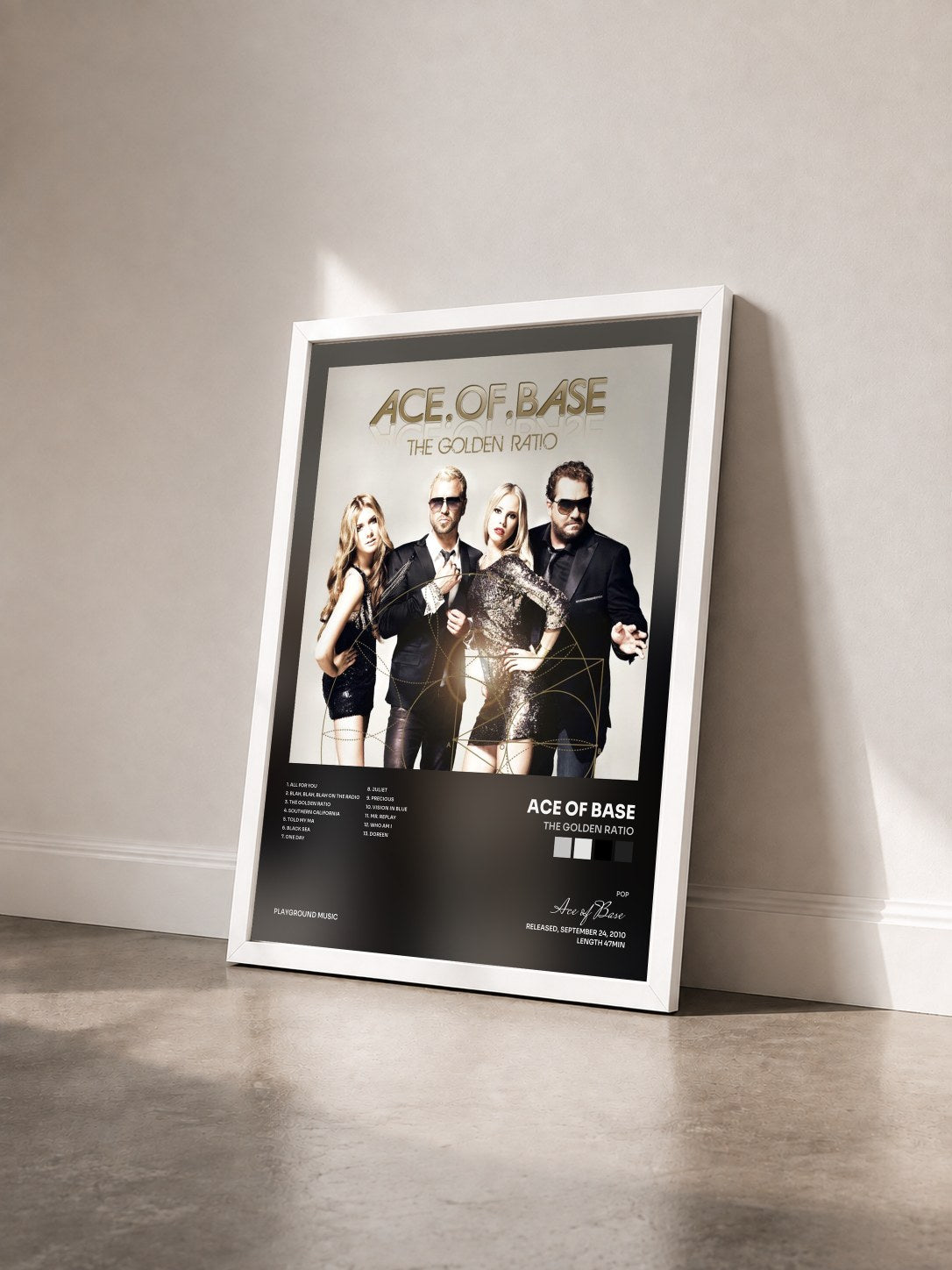 #blanc Tableau de l'album The Golden Ratio de Ace of Base vu de trois quarts, cadre blanc