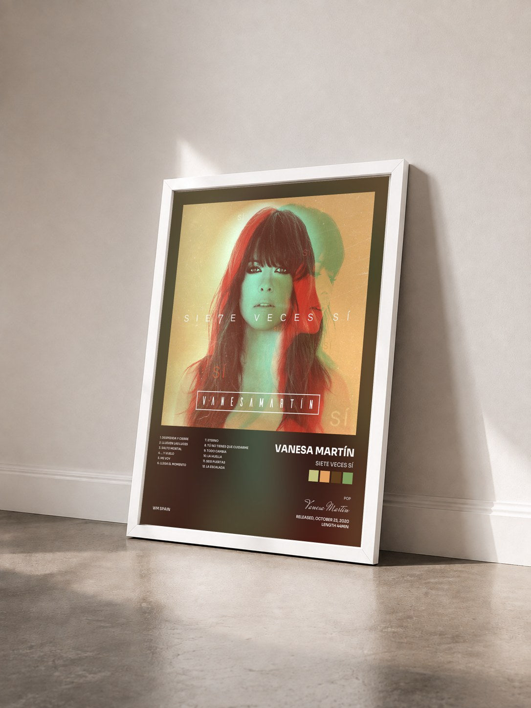 #blanc Tableau de l'album Siete veces sí de Vanesa Martín vu de trois quarts, cadre blanc