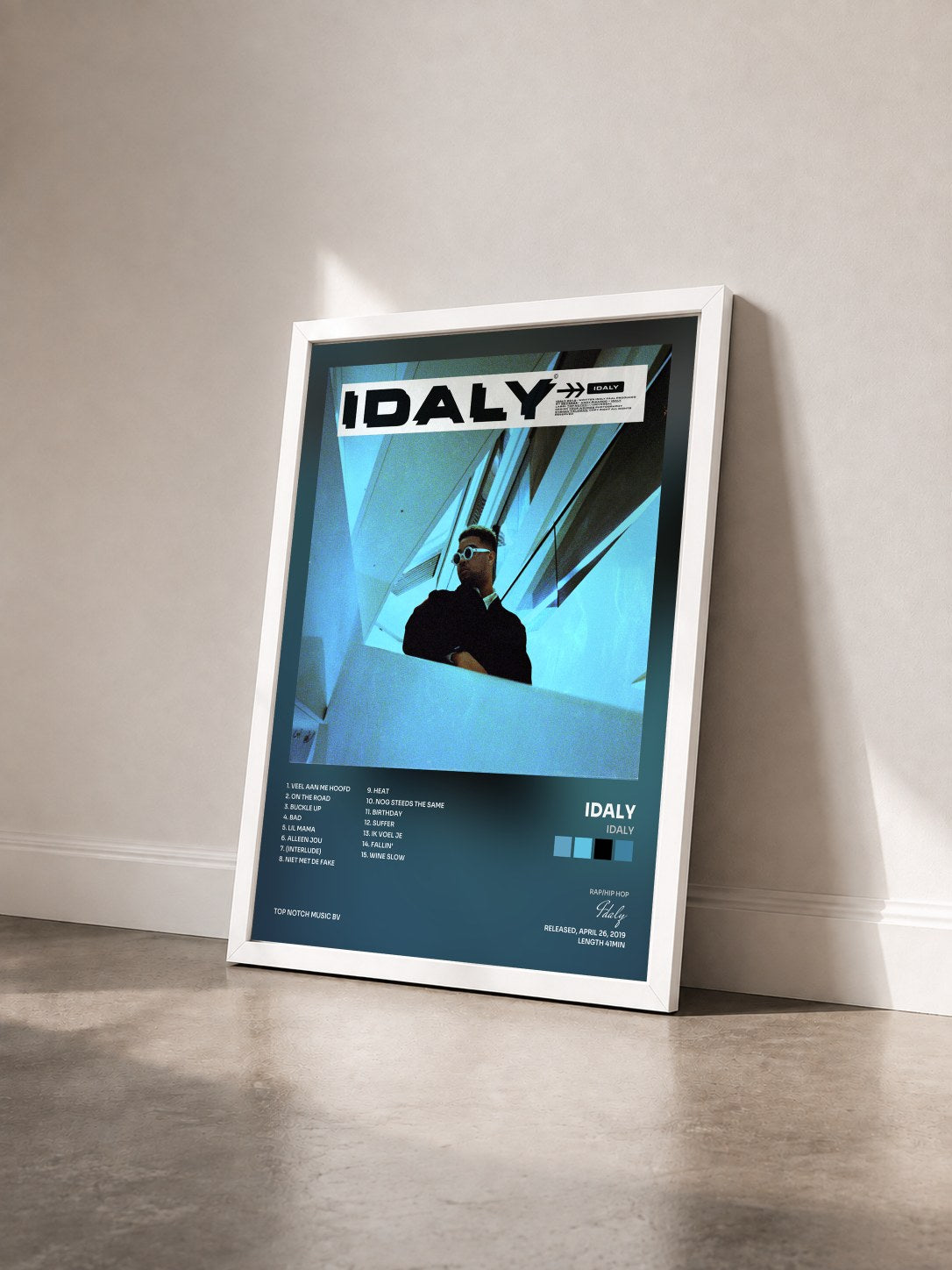 #blanc Tableau de l'album IDALY de Idaly vu de trois quarts, cadre blanc
