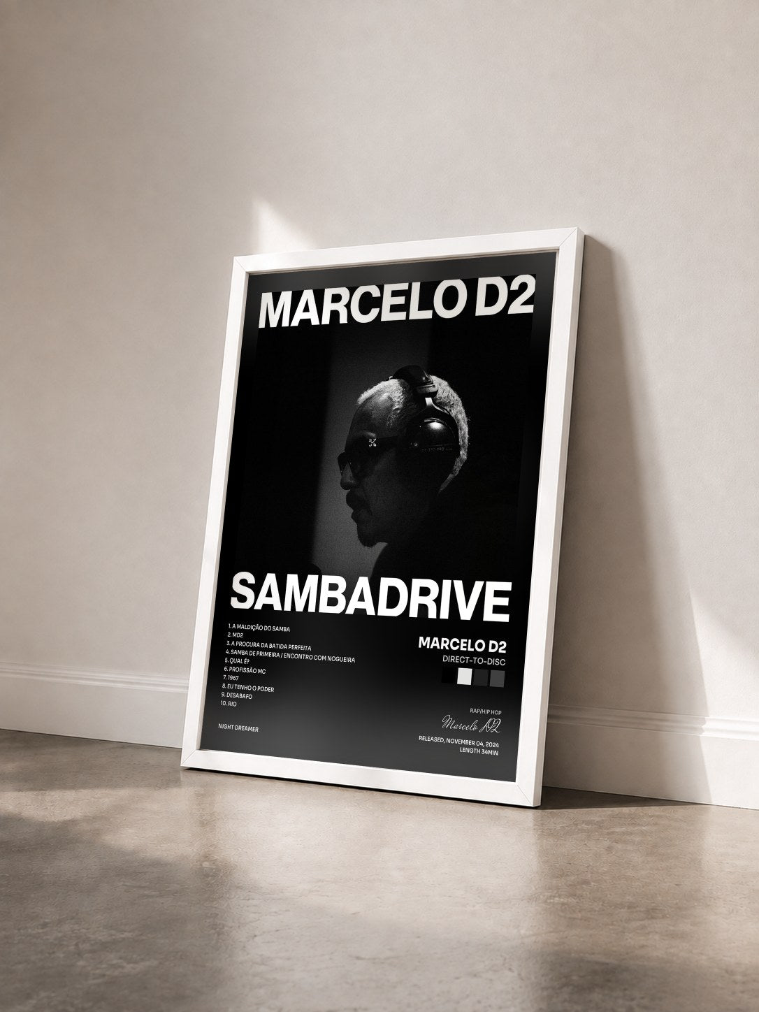 #blanc Tableau de l'album Direct-to-Disc de Marcelo D2 vu de trois quarts, cadre blanc