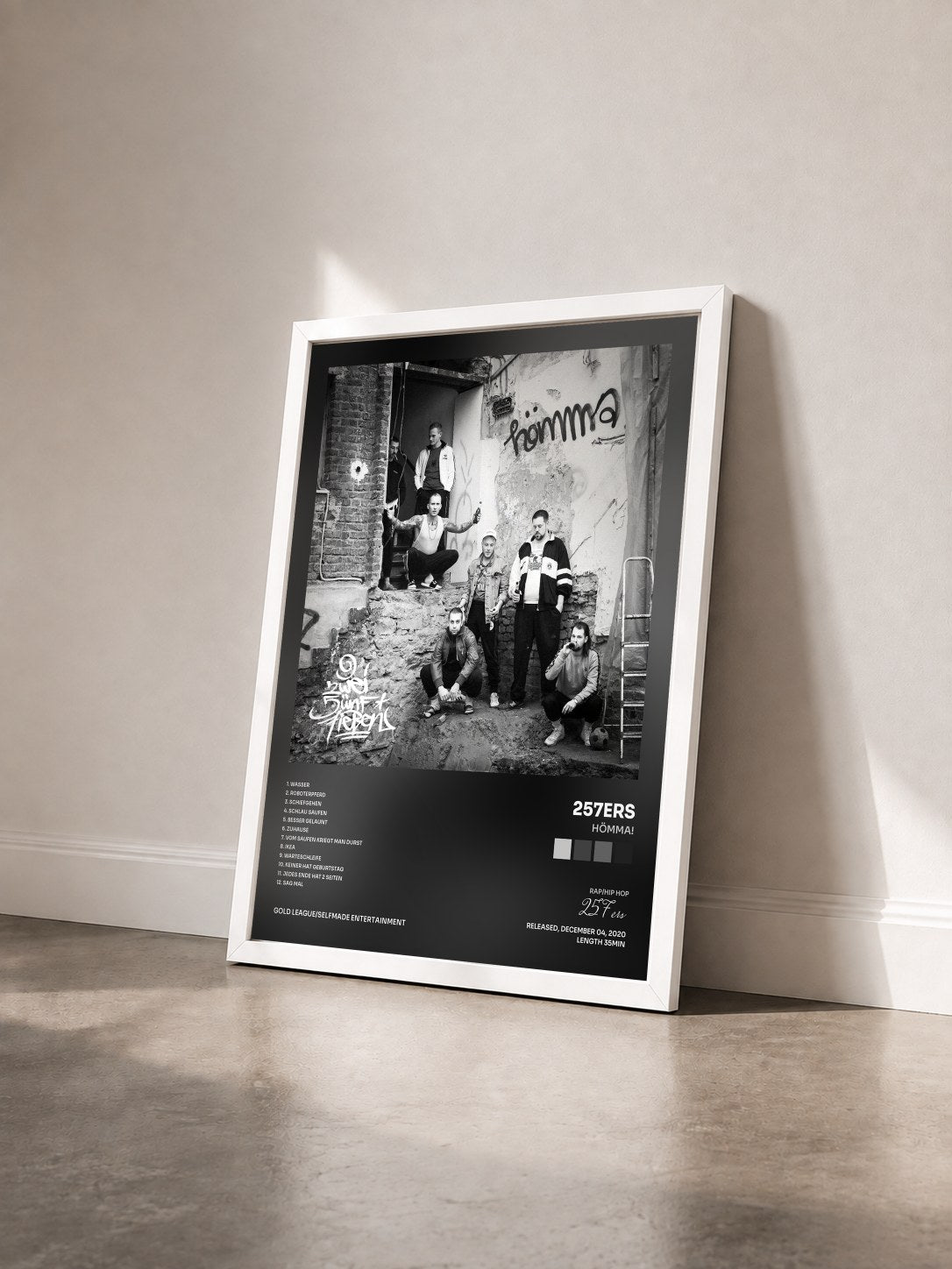 #blanc Tableau de l'album HÖMMA! de 257ers vu de trois quarts, cadre blanc