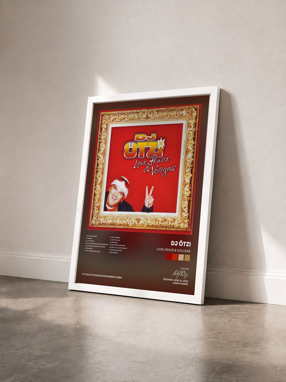 #blanc Tableau de l'album Love, Peace & Vollgas de DJ Ötzi vu de trois quarts, cadre blanc