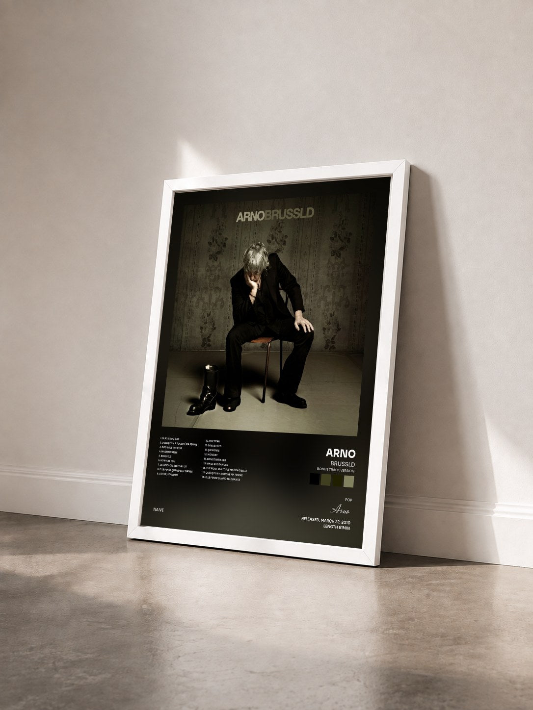 #blanc Tableau de l'album Brussld (Bonus Track Version) de Arno vu de trois quarts, cadre blanc