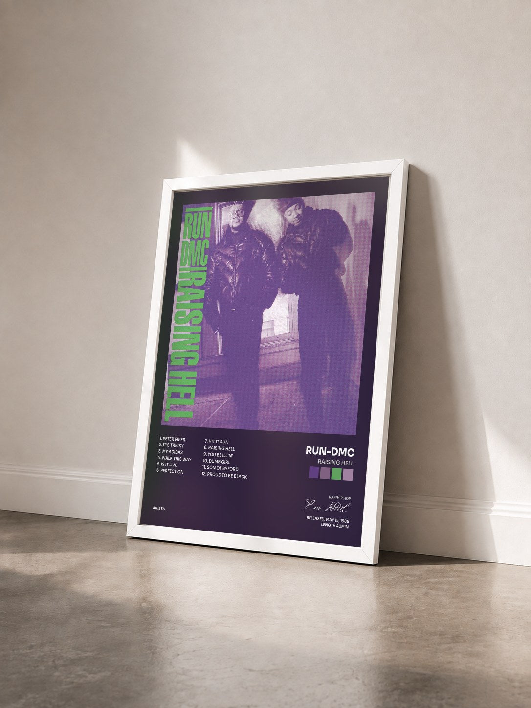 #blanc Tableau de l'album Raising Hell de Run-DMC vu de trois quarts, cadre blanc