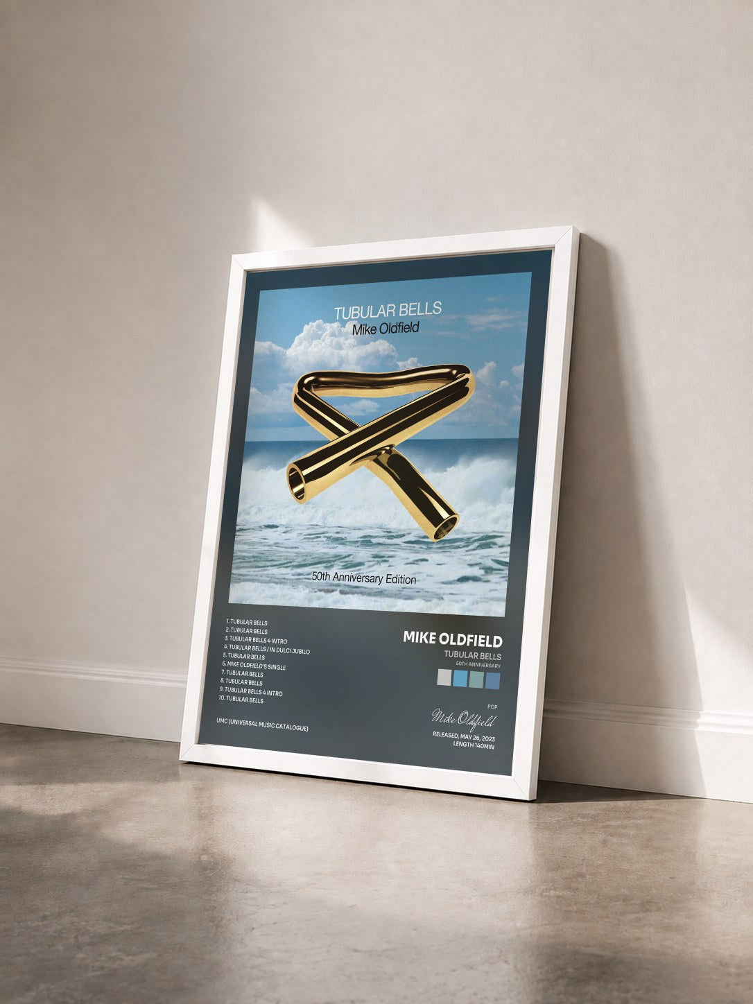 #blanc Tableau de l'album Tubular Bells (50th Anniversary) de Mike Oldfield vu de trois quarts, cadre blanc