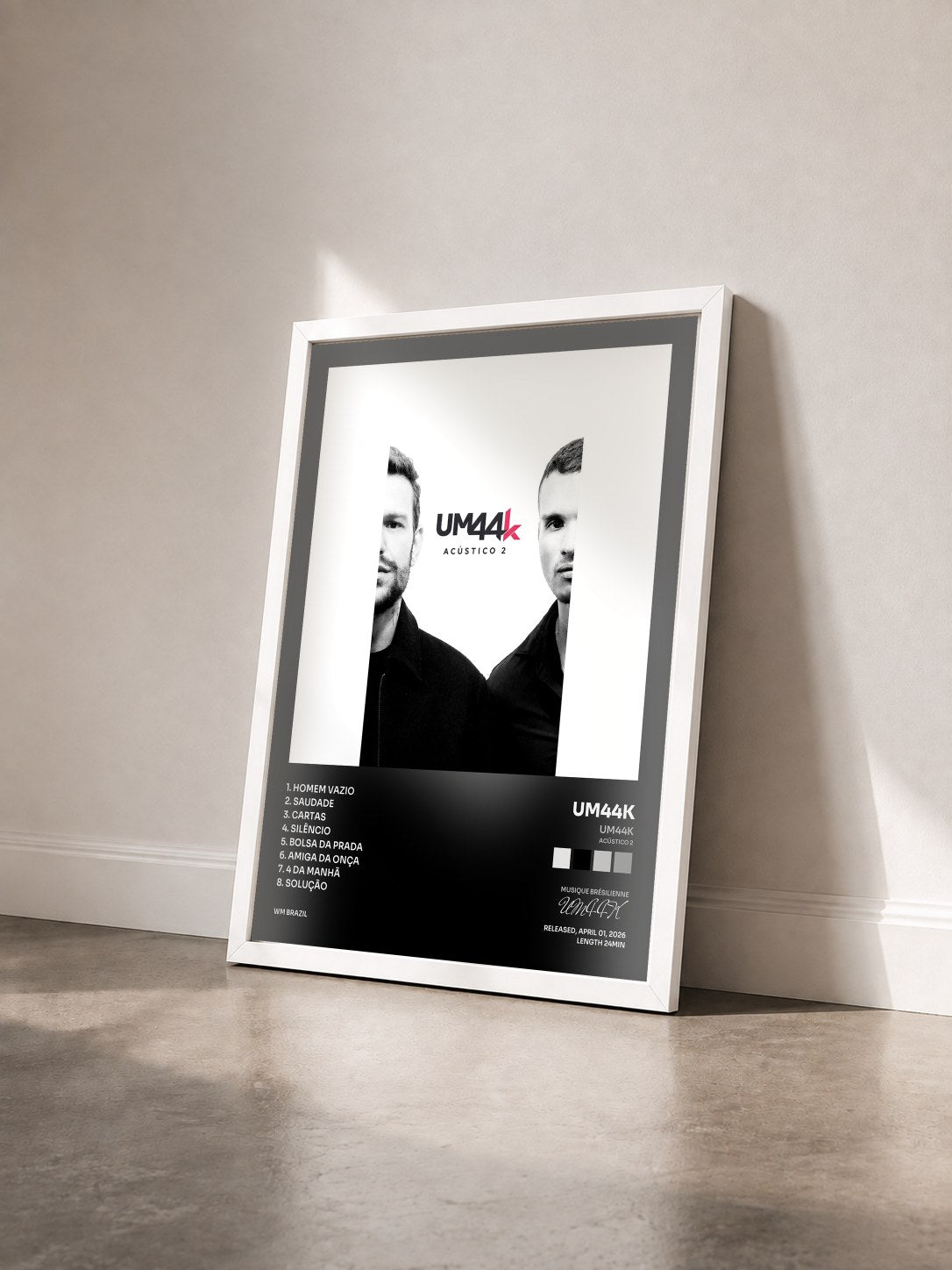 #blanc Tableau de l'album UM44K (Acústico 2) de UM44K vu de trois quarts, cadre blanc