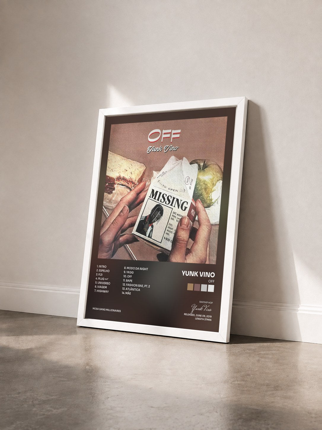 #blanc Tableau de l'album Off de Yunk Vino vu de trois quarts, cadre blanc