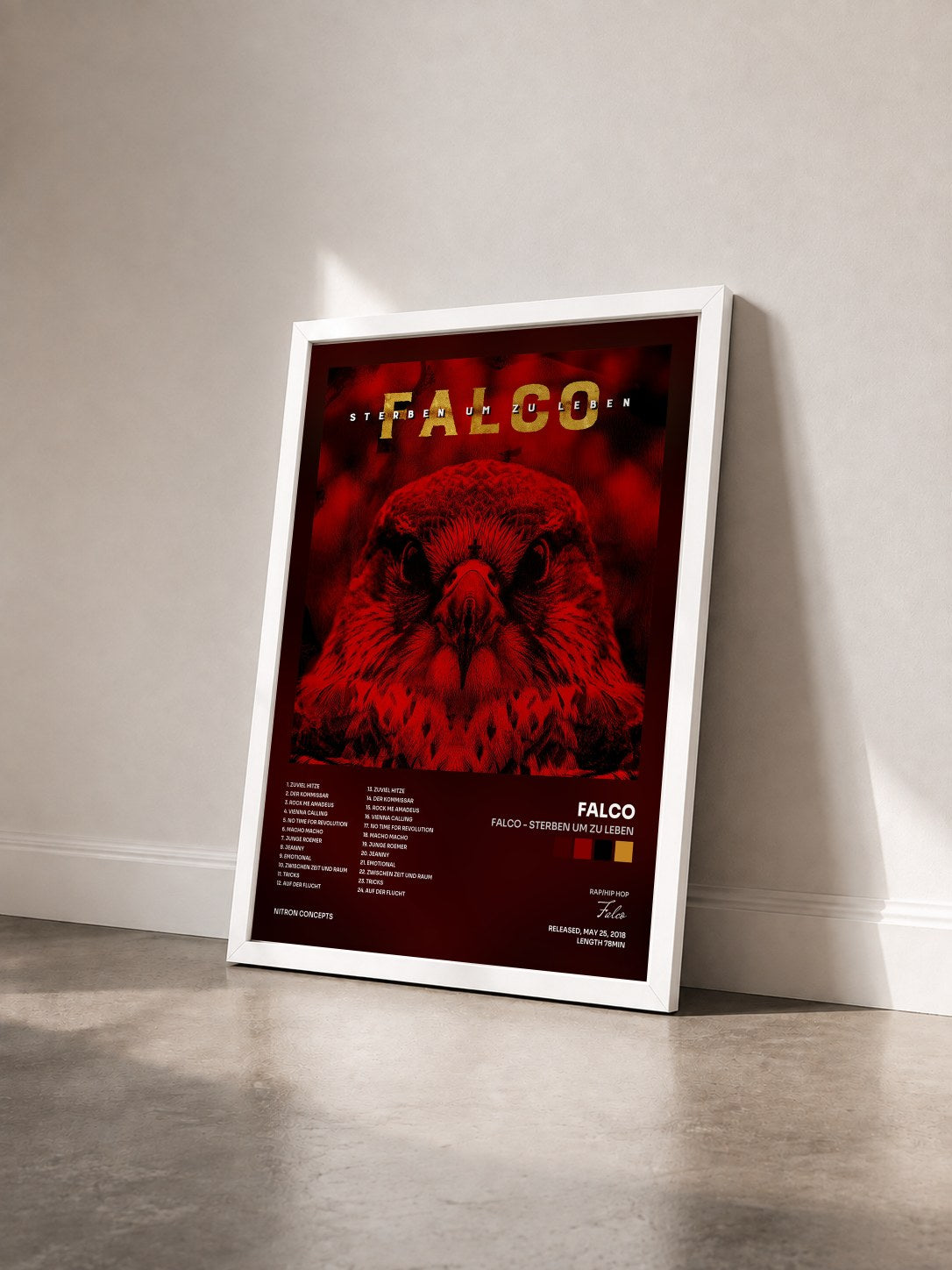 #blanc Tableau de l'album Falco - Sterben um zu Leben de Falco vu de trois quarts, cadre blanc
