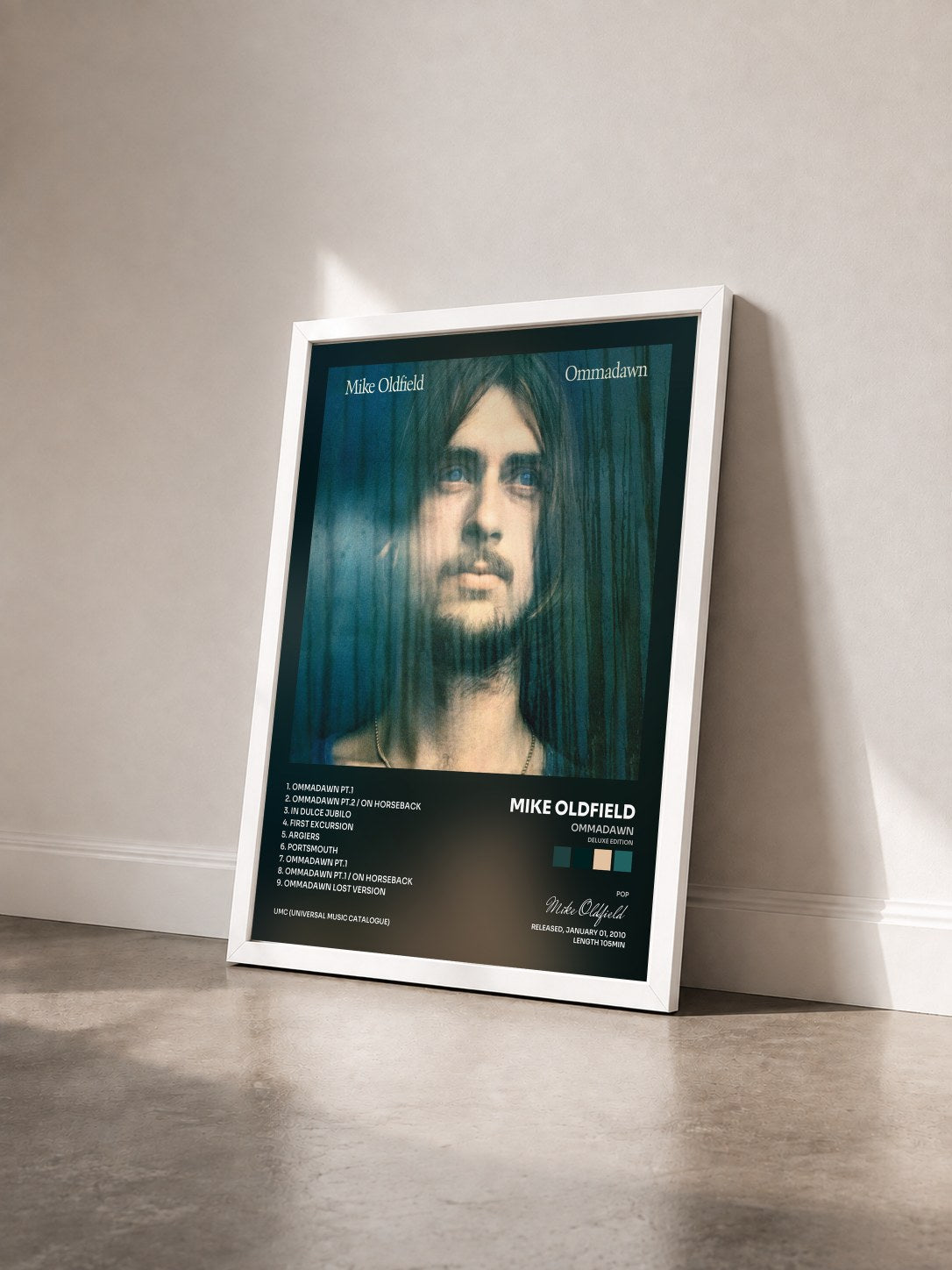 #blanc Tableau de l'album Ommadawn (Deluxe Edition) de Mike Oldfield vu de trois quarts, cadre blanc