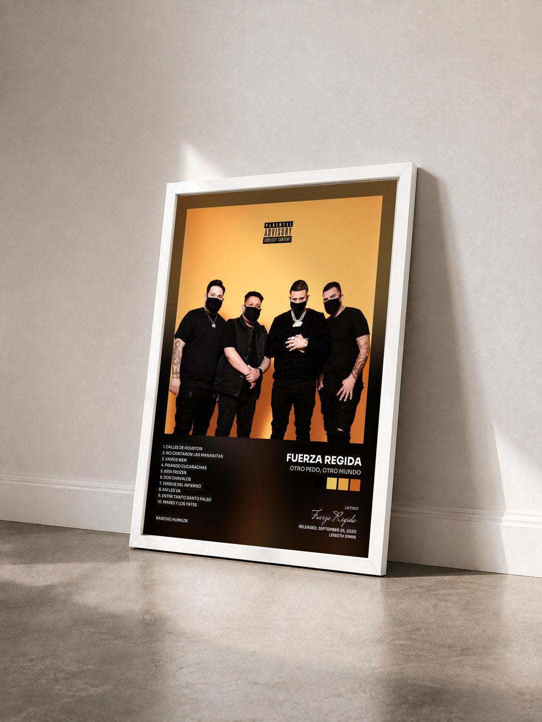 #blanc Tableau de l'album Otro Pedo, Otro Mundo de Fuerza Regida vu de trois quarts, cadre blanc