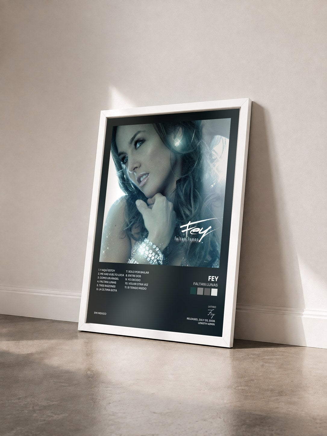 #blanc Tableau de l'album Faltan Lunas de Fey vu de trois quarts, cadre blanc