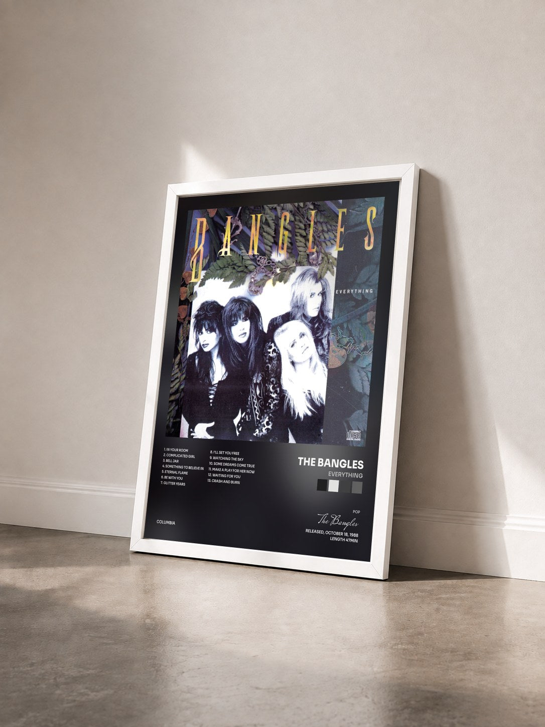 #blanc Tableau de l'album Everything de The Bangles vu de trois quarts, cadre blanc