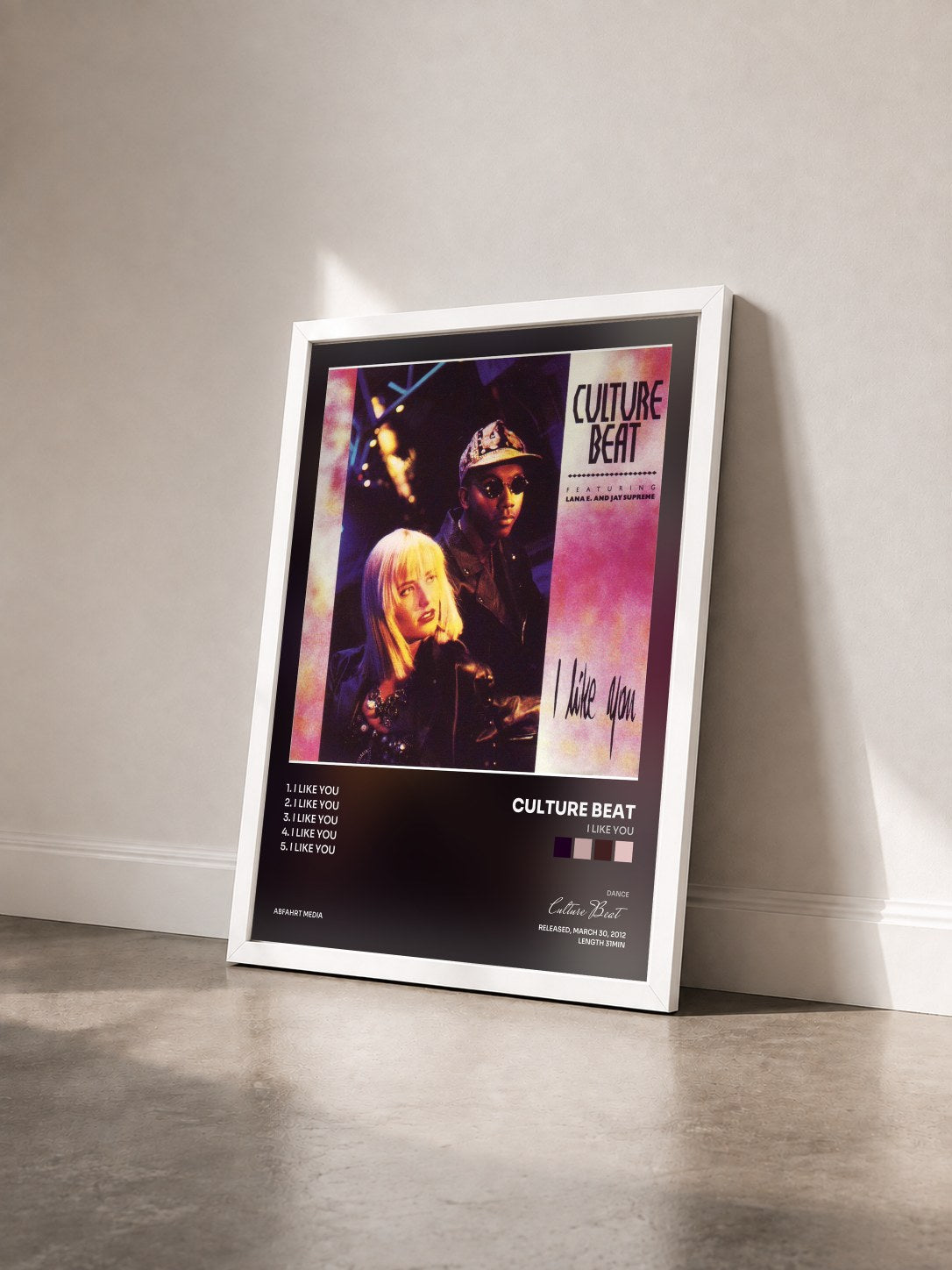 #blanc Tableau de l'album I Like You de Culture Beat vu de trois quarts, cadre blanc