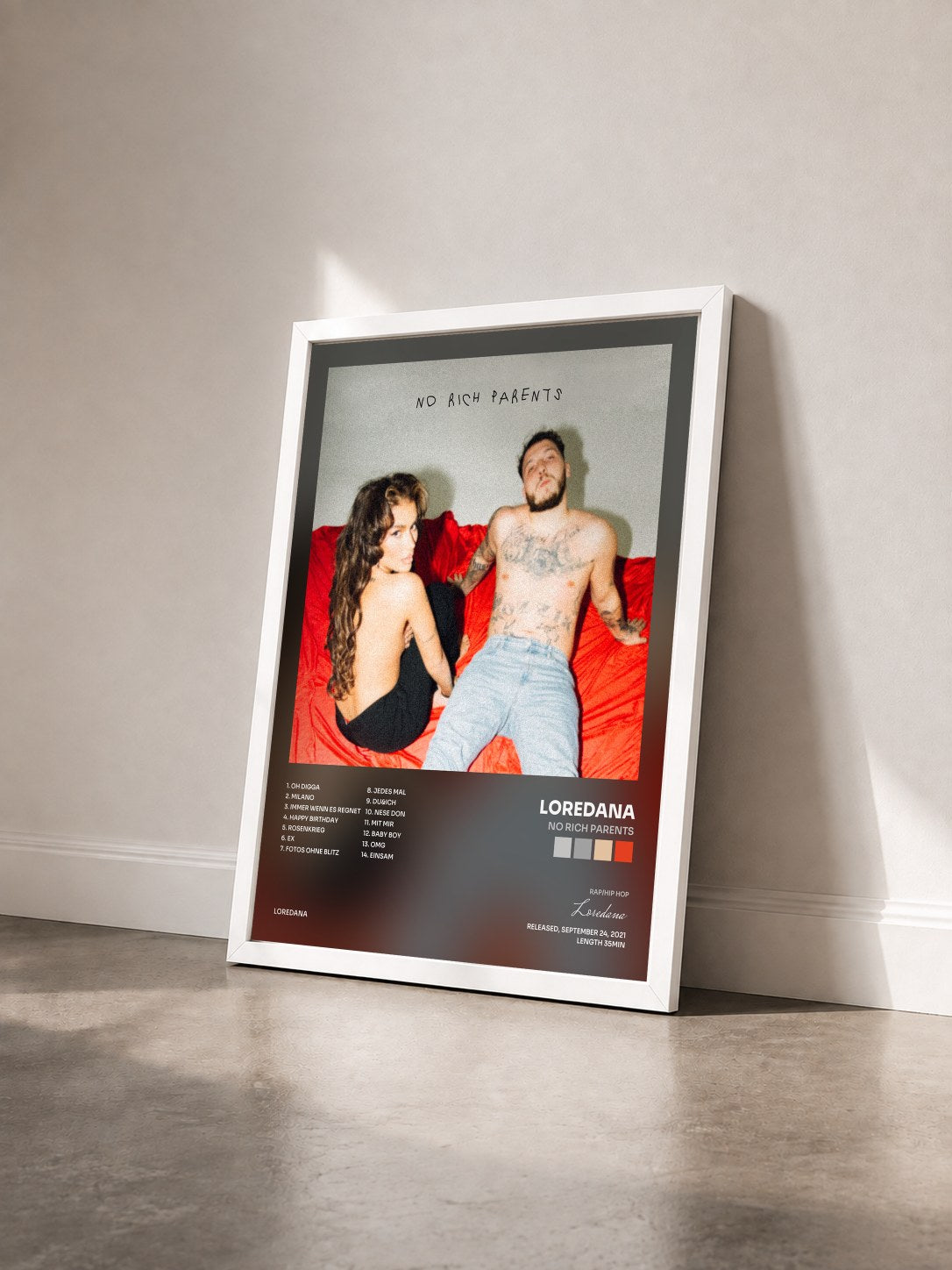 #blanc Tableau de l'album No Rich Parents de Loredana vu de trois quarts, cadre blanc
