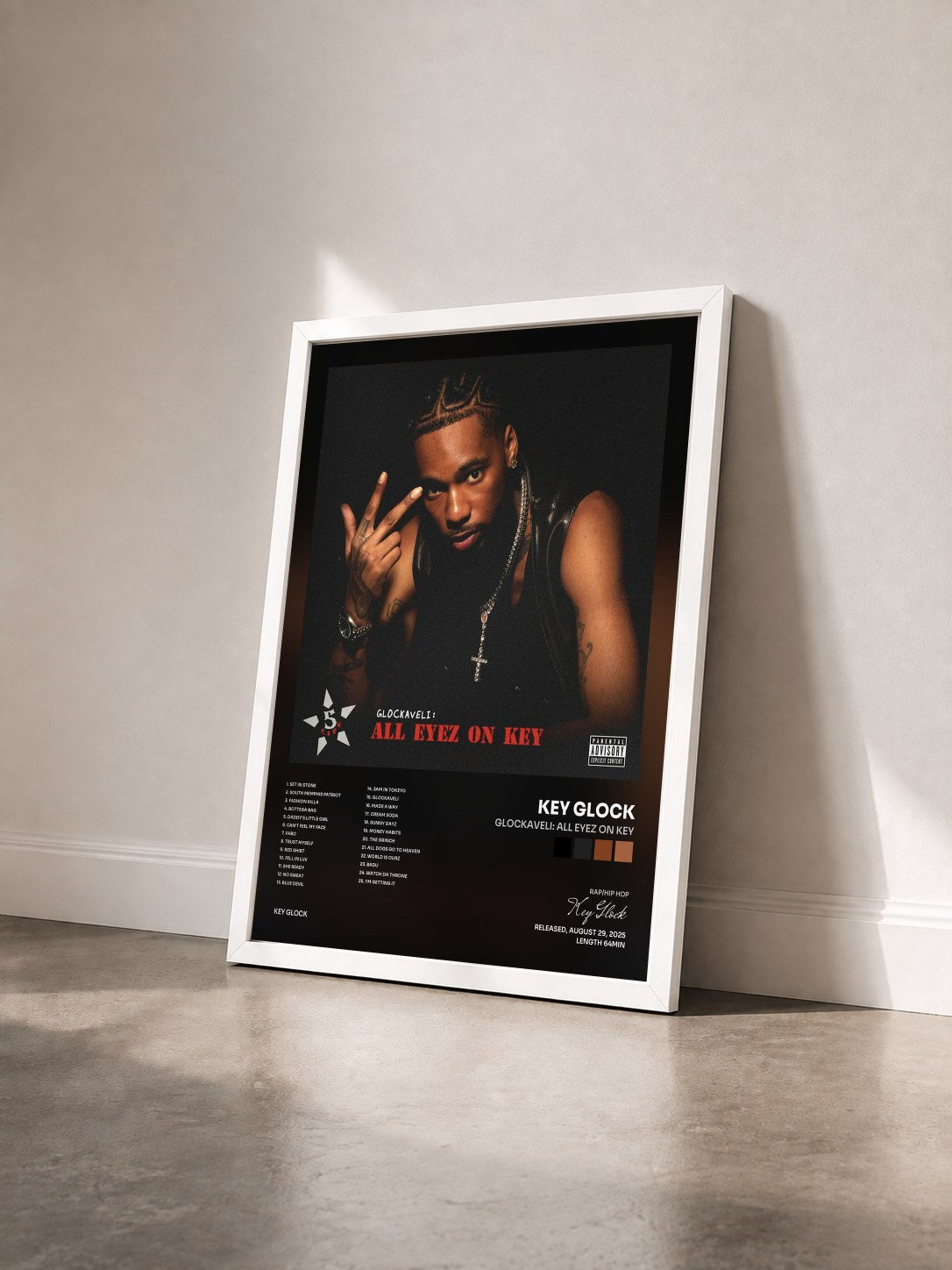 #blanc Tableau de l'album Glockaveli: All Eyez On Key de Key Glock vu de trois quarts, cadre blanc