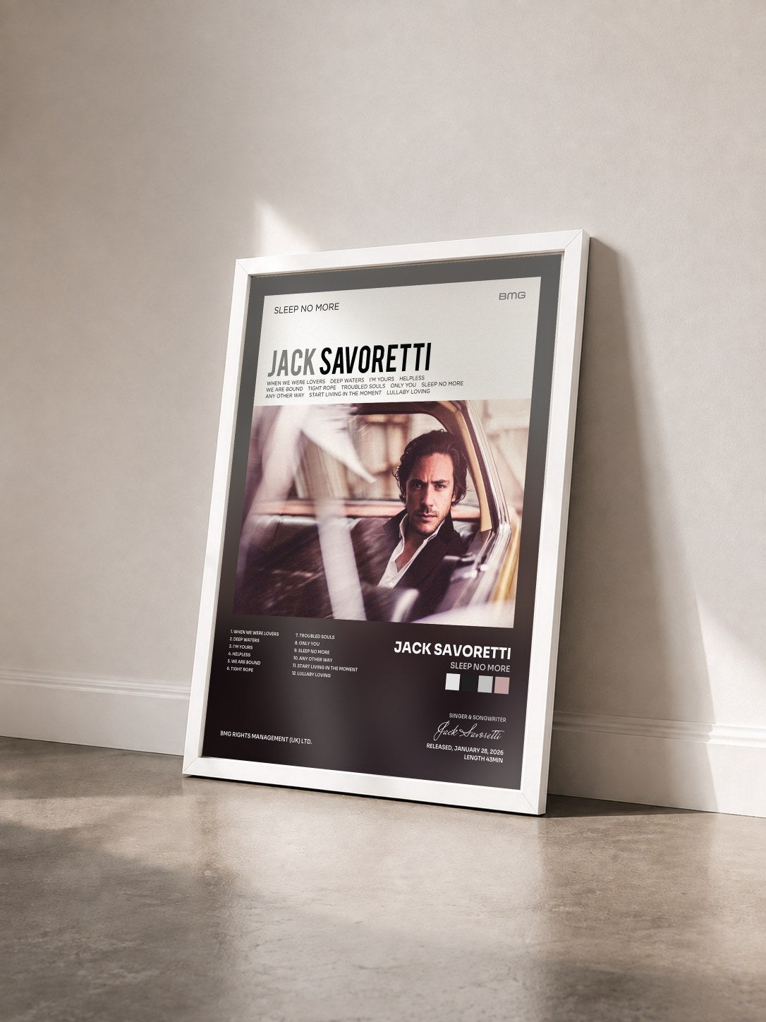 #blanc Tableau de l'album Sleep No More de Jack Savoretti vu de trois quarts, cadre blanc