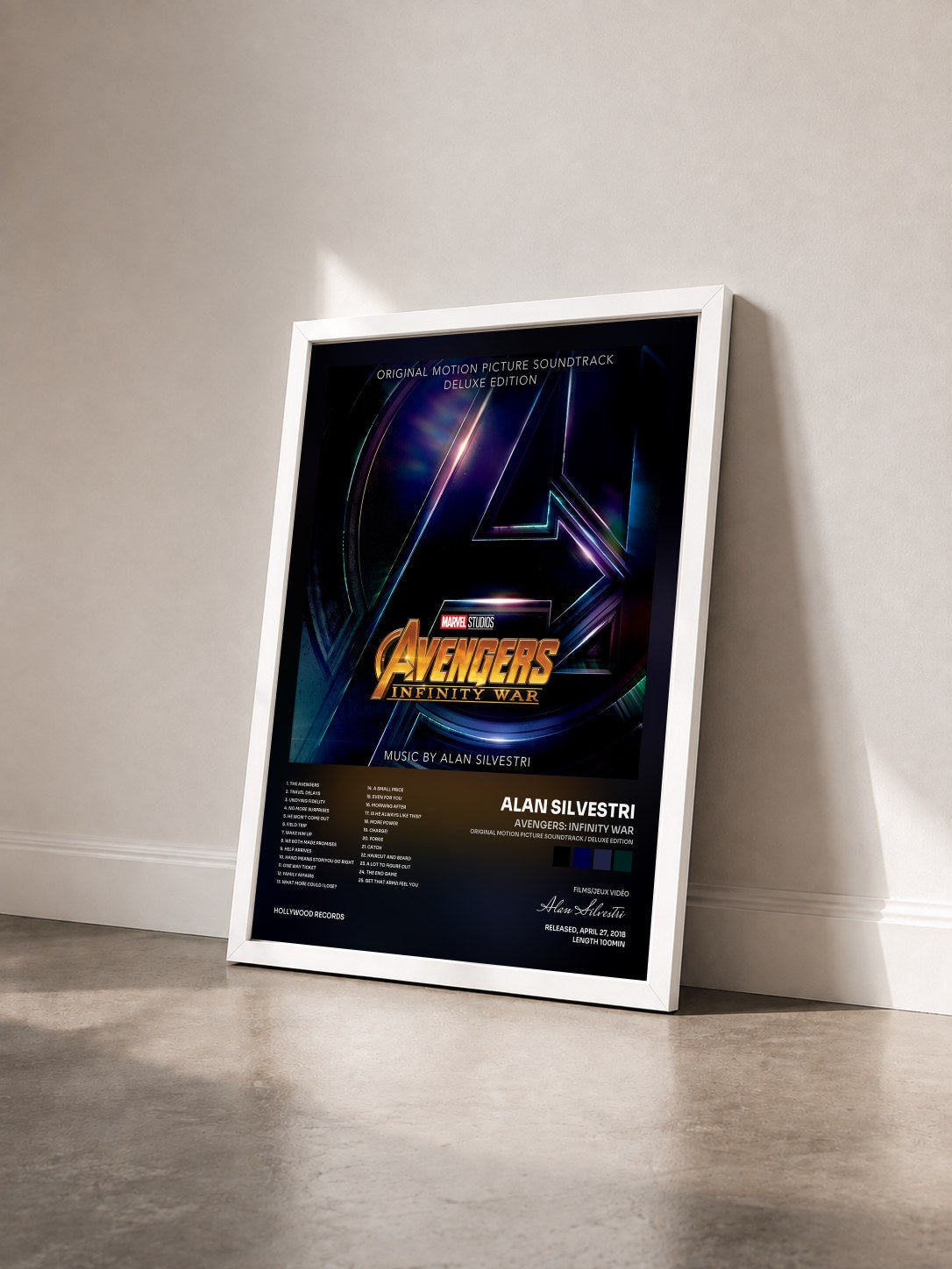 #blanc Tableau de l'album Avengers: Infinity War (Original Motion Picture Soundtrack / Deluxe Edition) de Alan Silvestri vu de trois quarts, cadre blanc