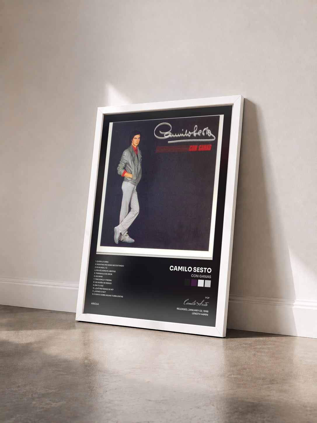 #blanc Tableau de l'album Con Ganas de Camilo Sesto vu de trois quarts, cadre blanc