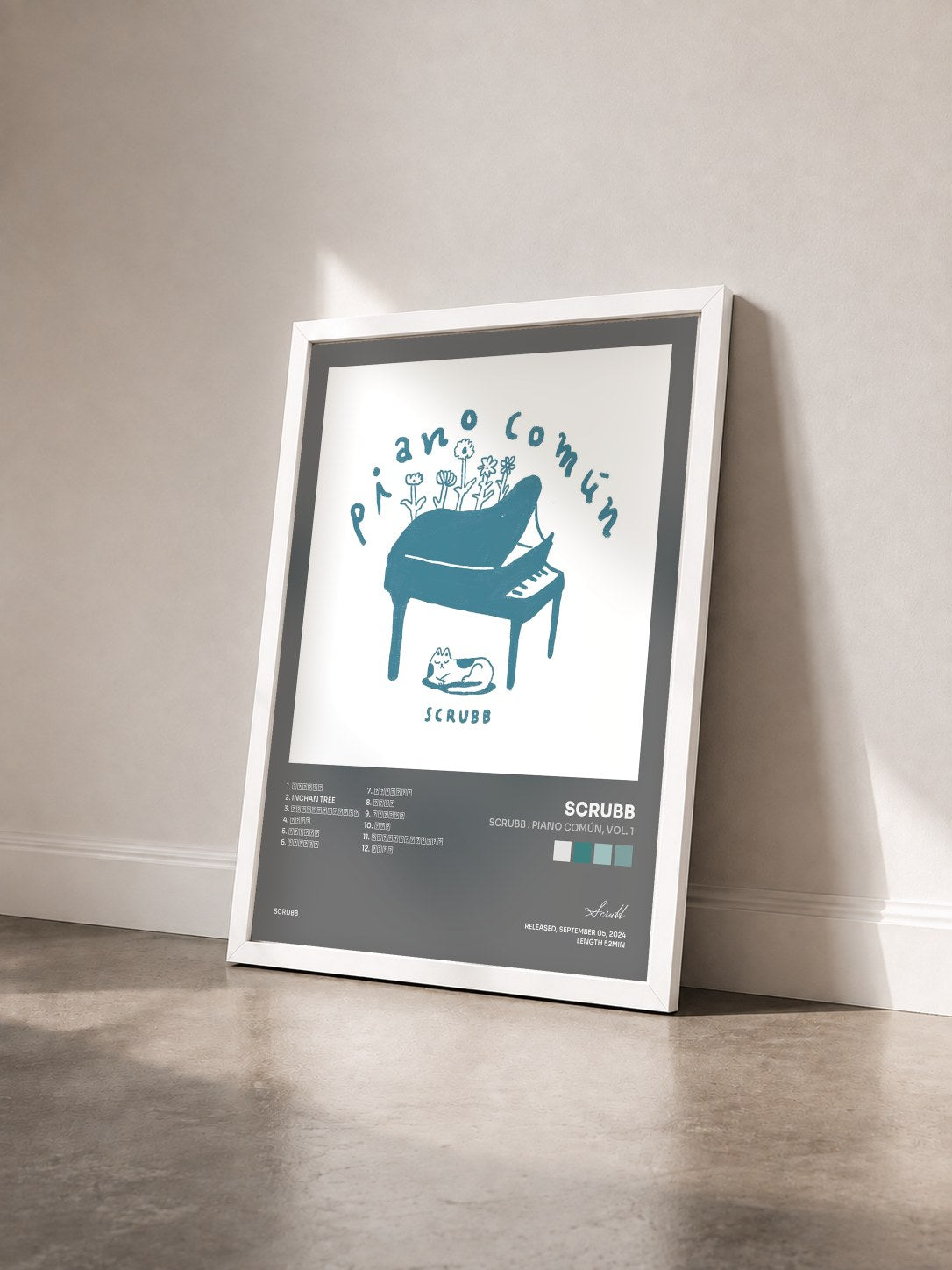 #blanc Tableau de l'album SCRUBB : Piano Común, Vol. 1 de Scrubb vu de trois quarts, cadre blanc