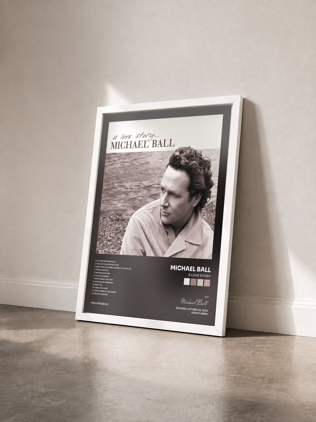 #blanc Tableau de l'album A Love Story de Michael Ball vu de trois quarts, cadre blanc