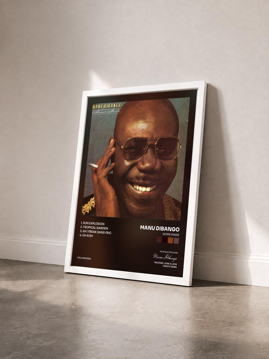 #blanc Tableau de l'album Home Made de Manu Dibango vu de trois quarts, cadre blanc