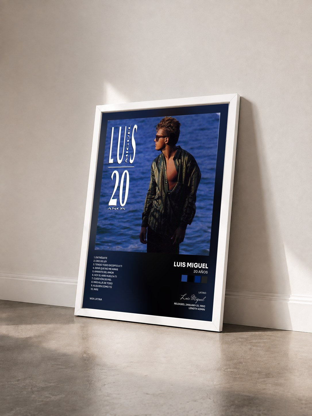 #blanc Tableau de l'album 20 Años de Luis Miguel vu de trois quarts, cadre blanc