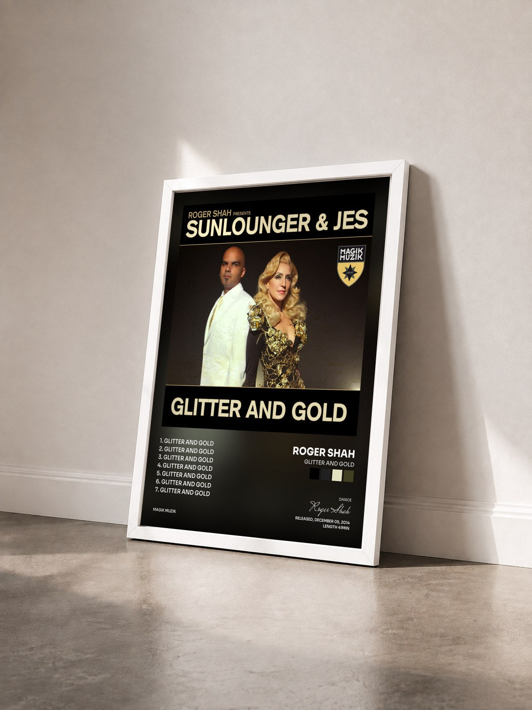 #blanc Tableau de l'album Glitter and Gold de Roger Shah vu de trois quarts, cadre blanc
